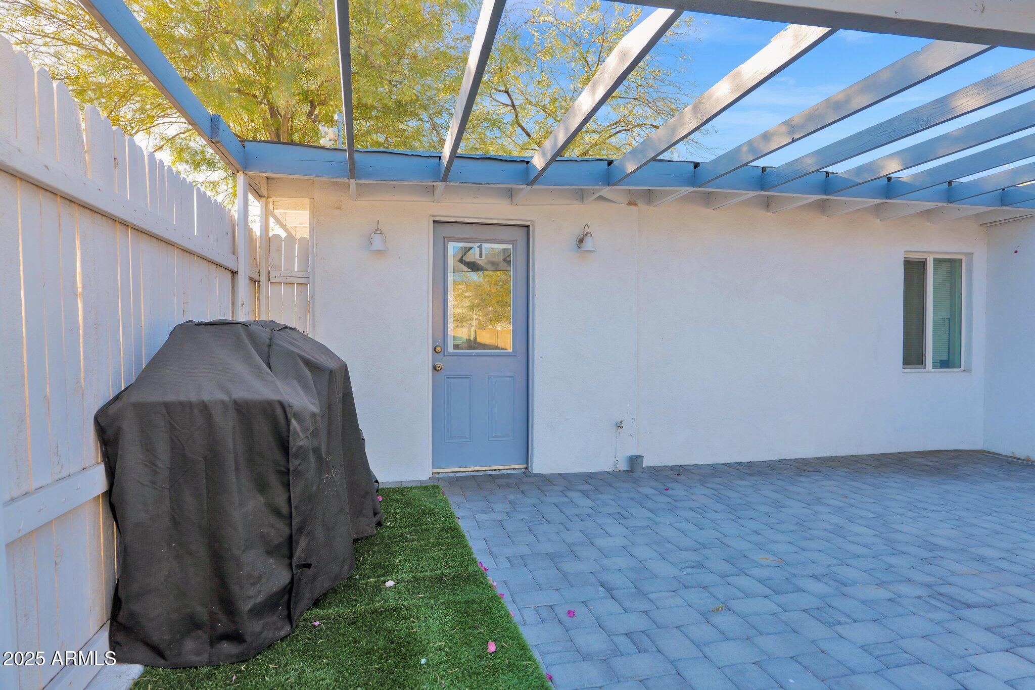 1404 E MOUNTAIN VIEW Road