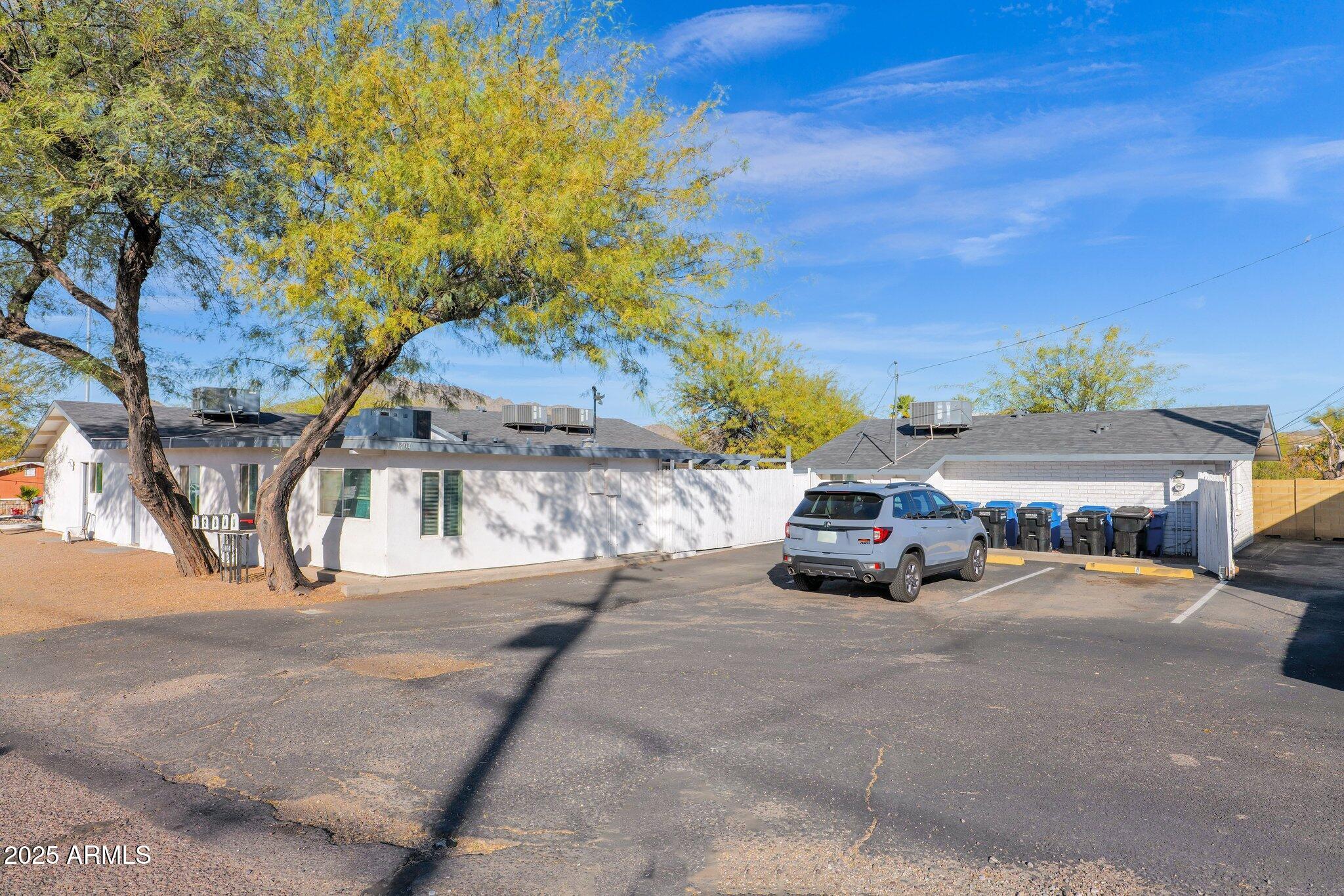 1404 E MOUNTAIN VIEW Road