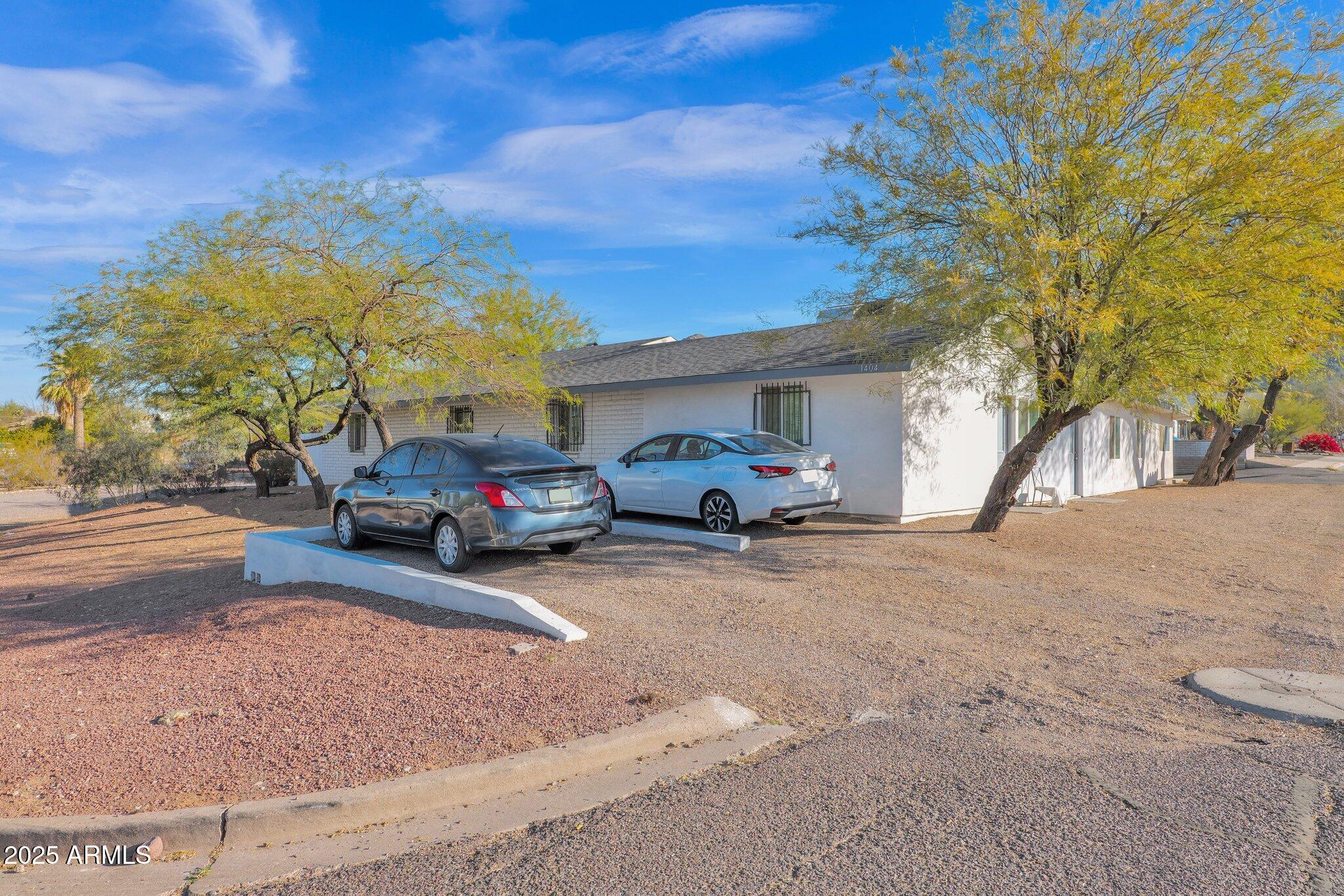 1404 E MOUNTAIN VIEW Road