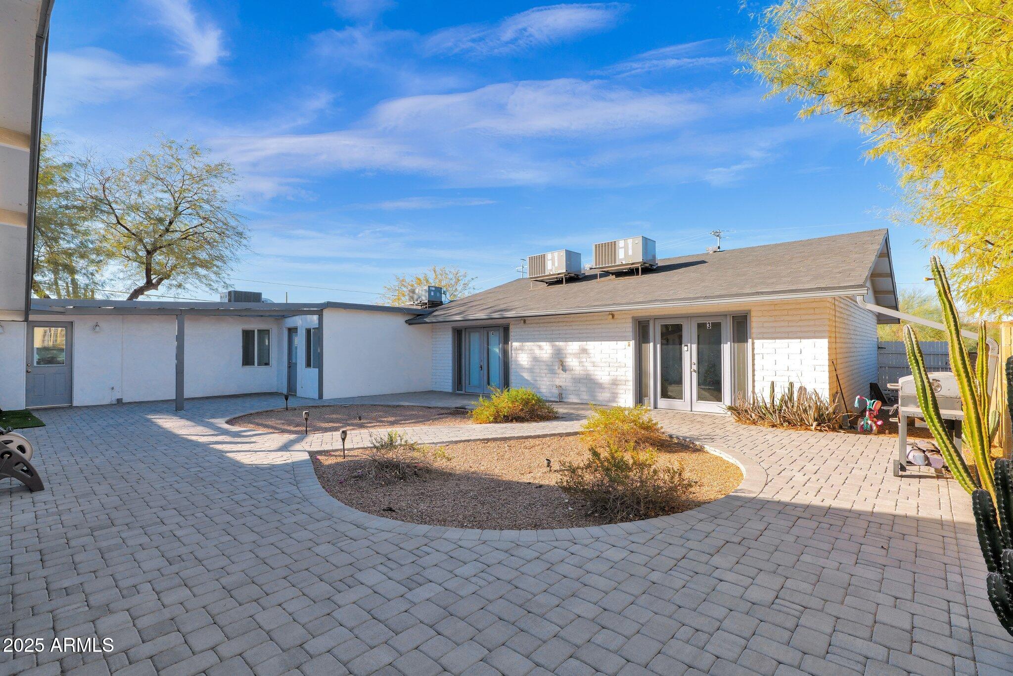 1404 E MOUNTAIN VIEW Road