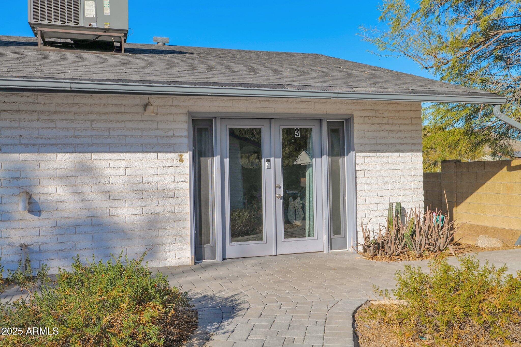 1404 E MOUNTAIN VIEW Road