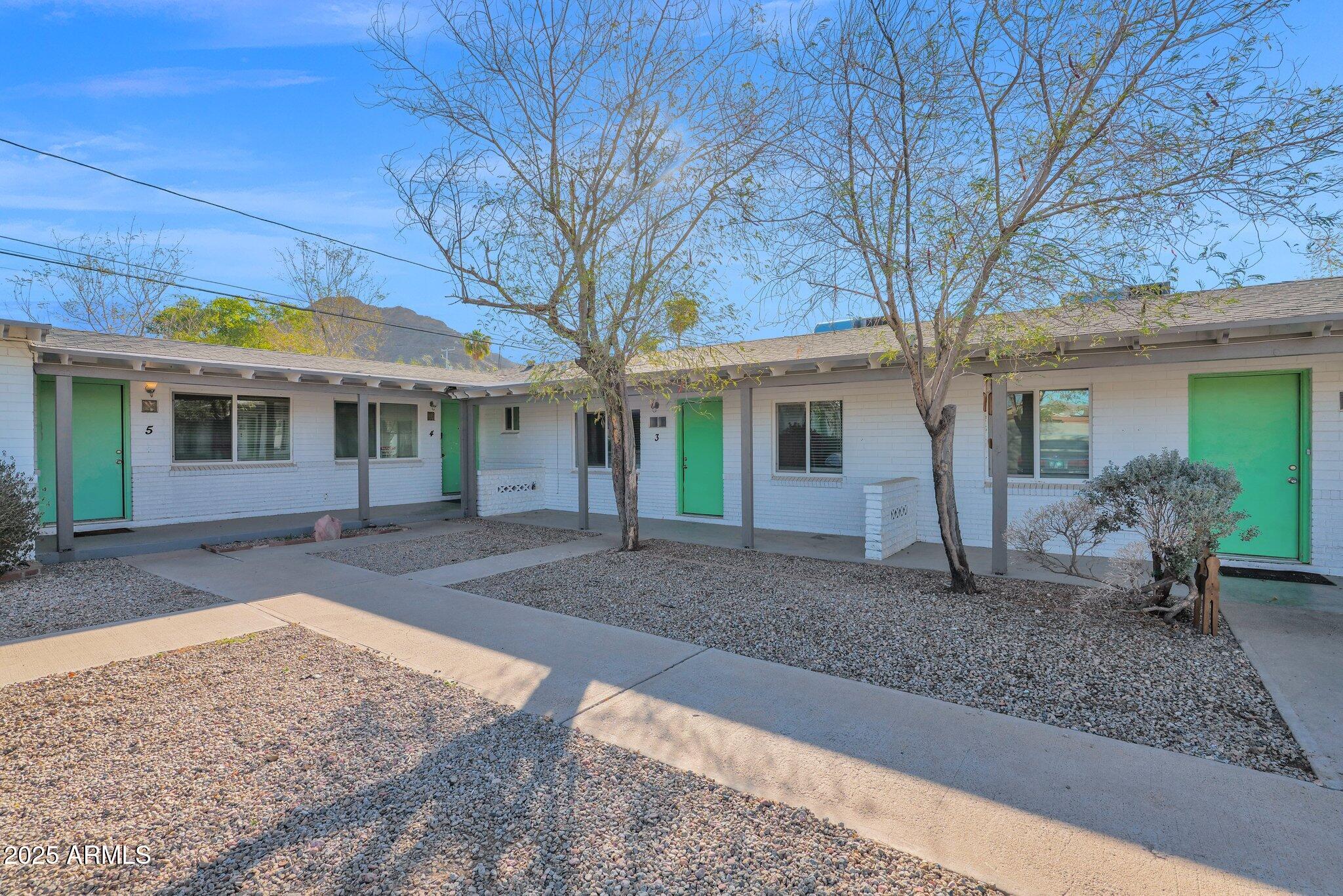 9215 N 13TH Place