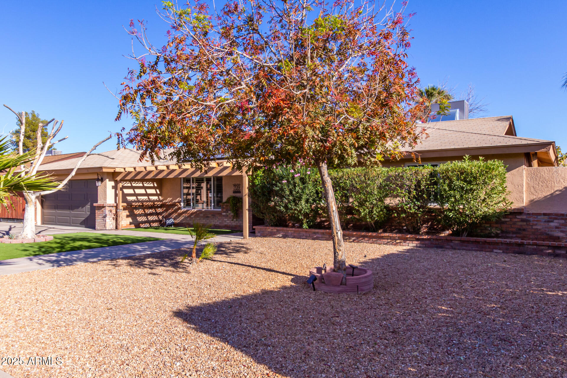 709 N WILLIAMS