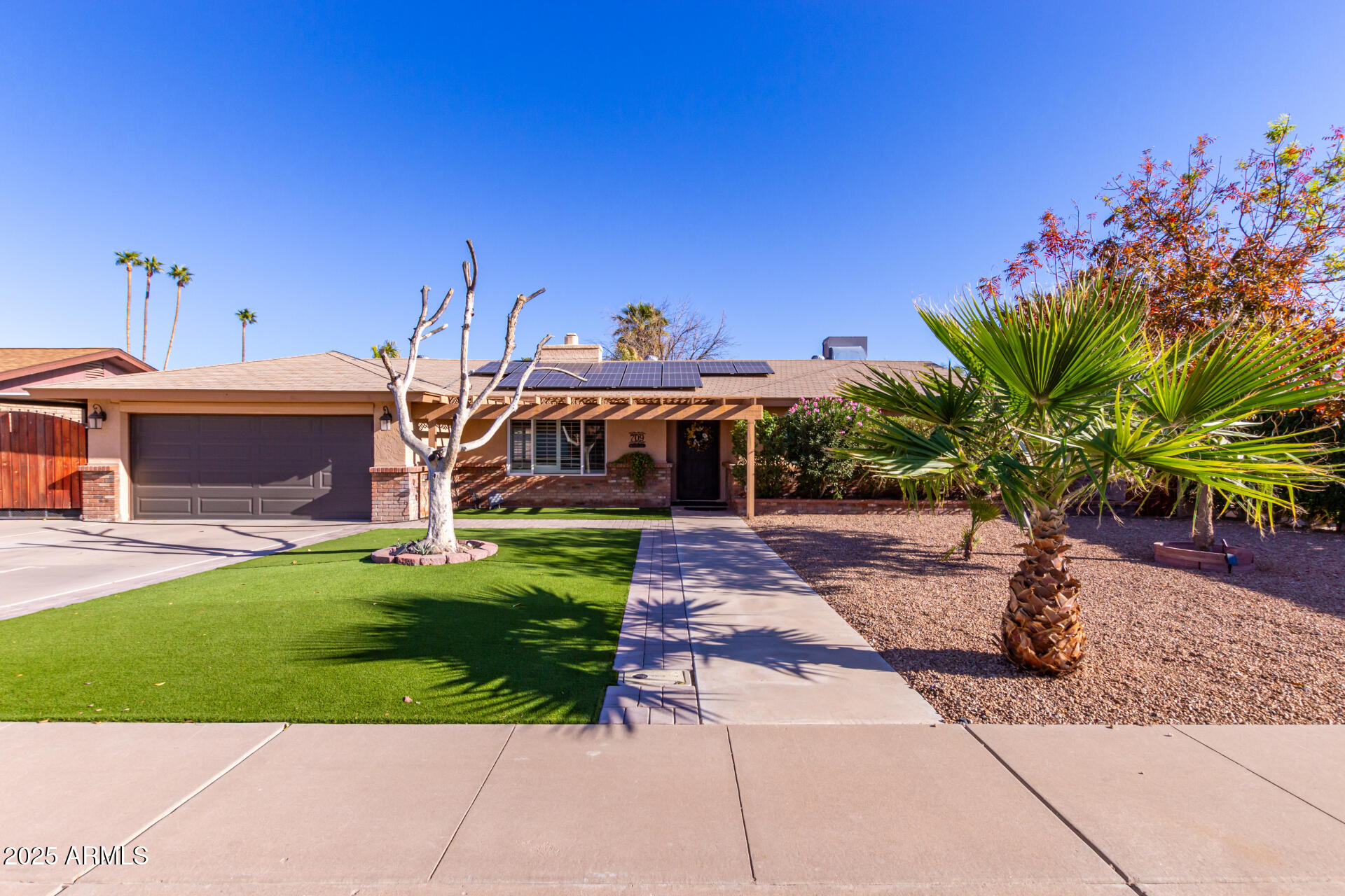 709 N WILLIAMS
