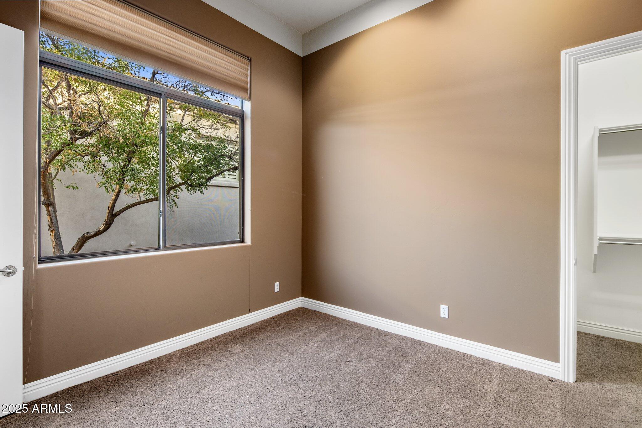 9887 E EDGESTONE Drive