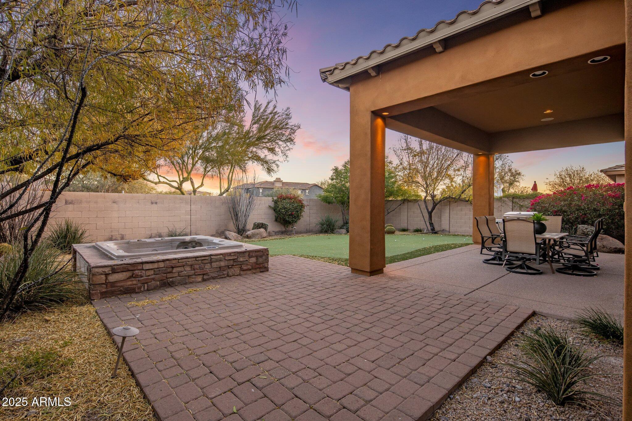 9887 E EDGESTONE Drive