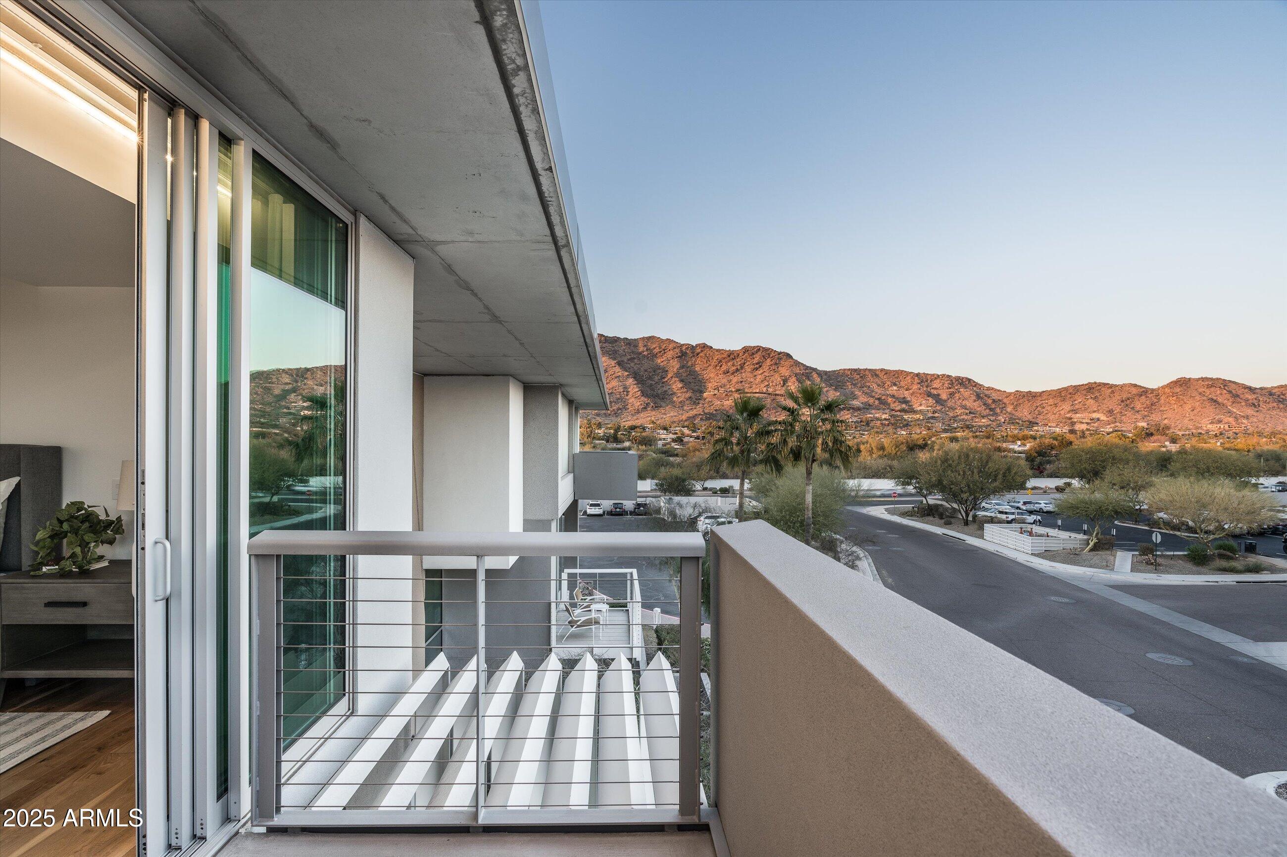 5455 E LINCOLN Drive 3002