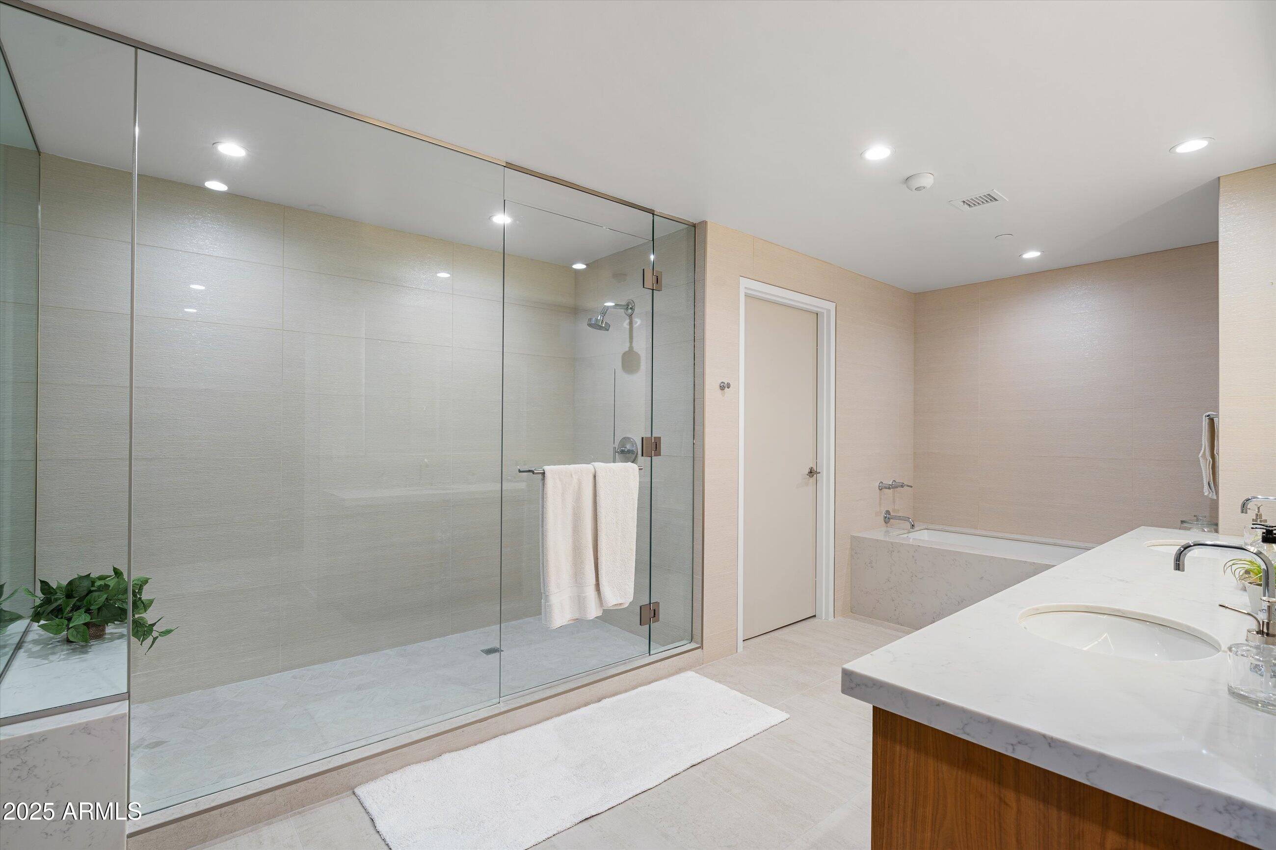 5455 E LINCOLN Drive 3002
