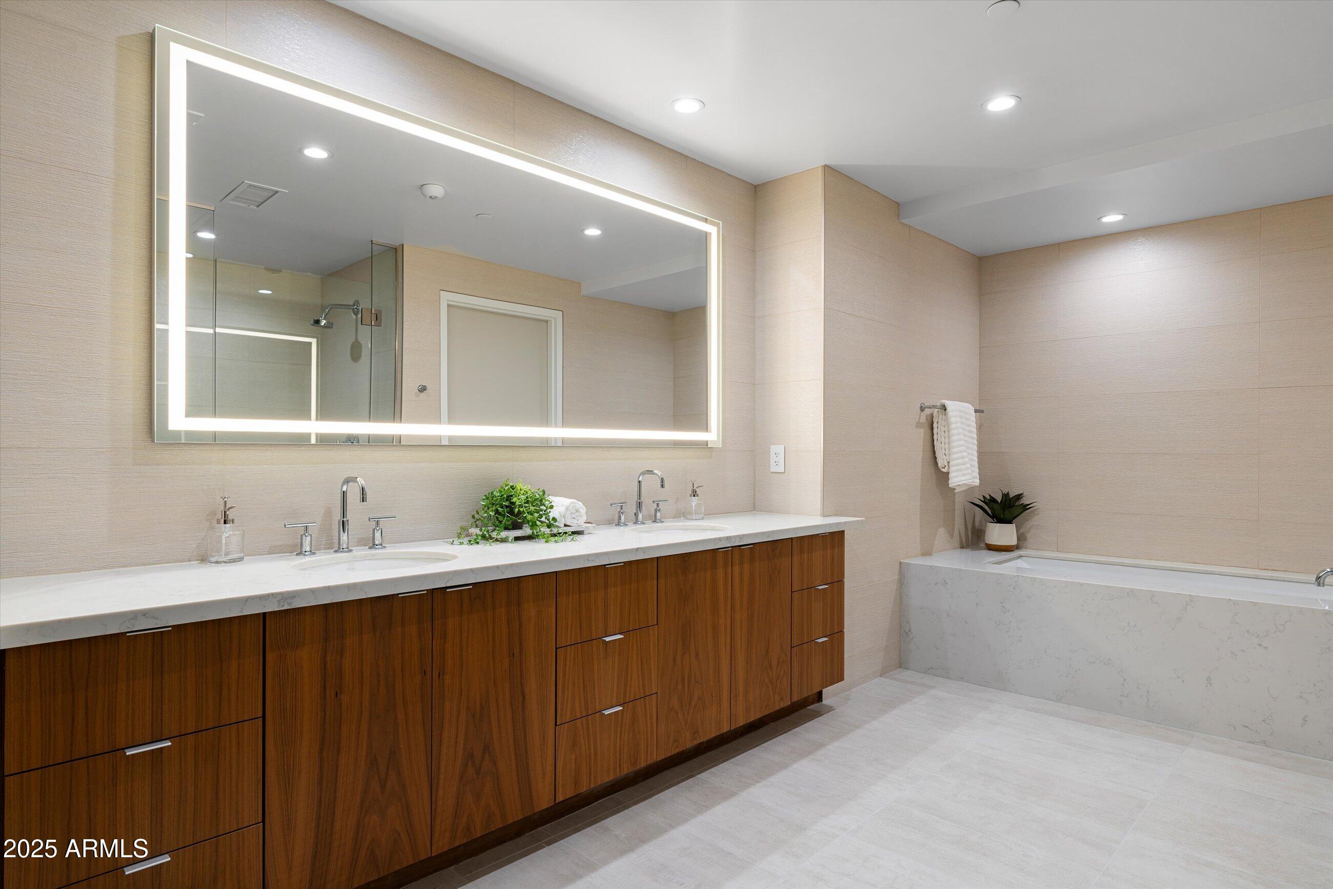 5455 E LINCOLN Drive 3002