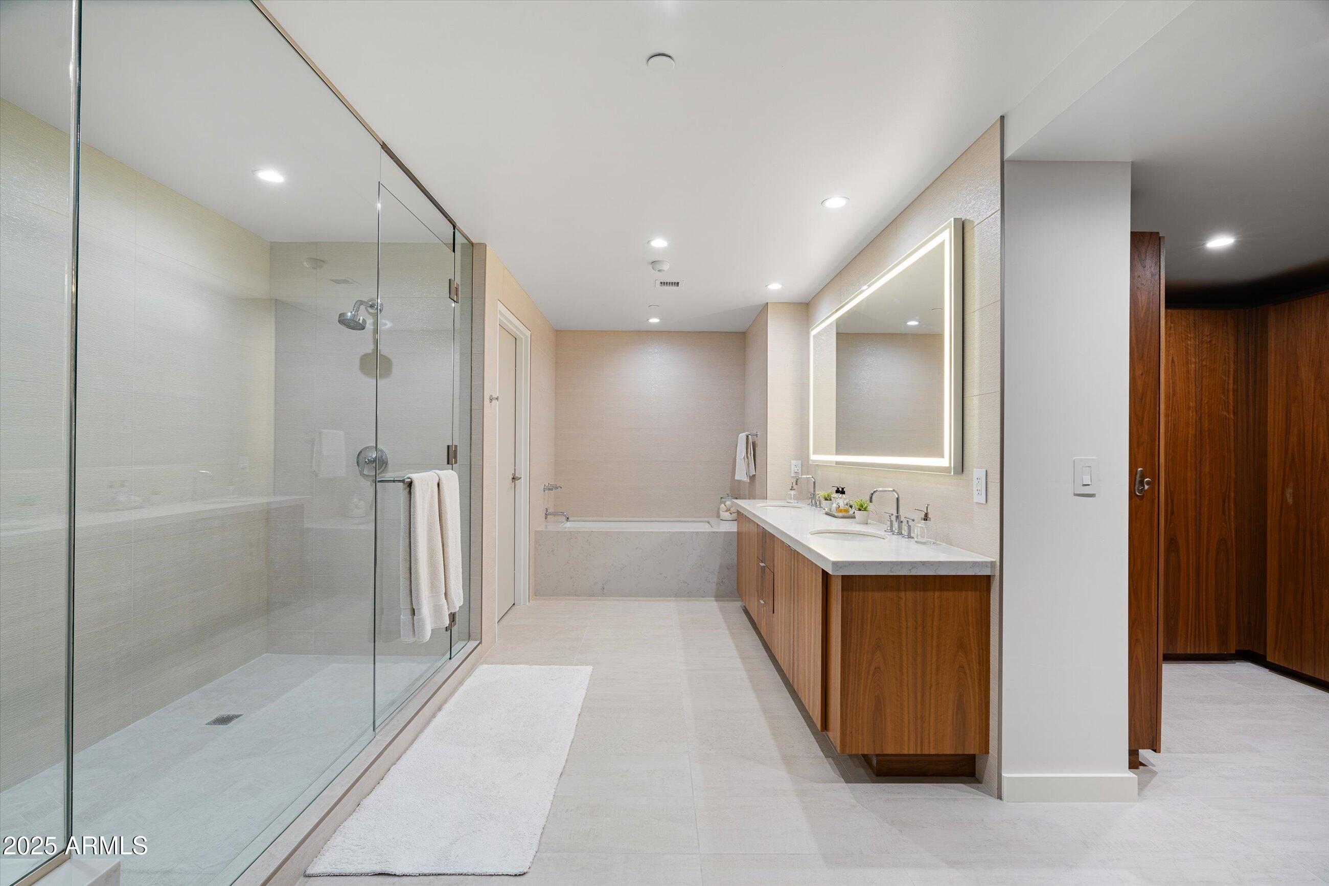 5455 E LINCOLN Drive 3002