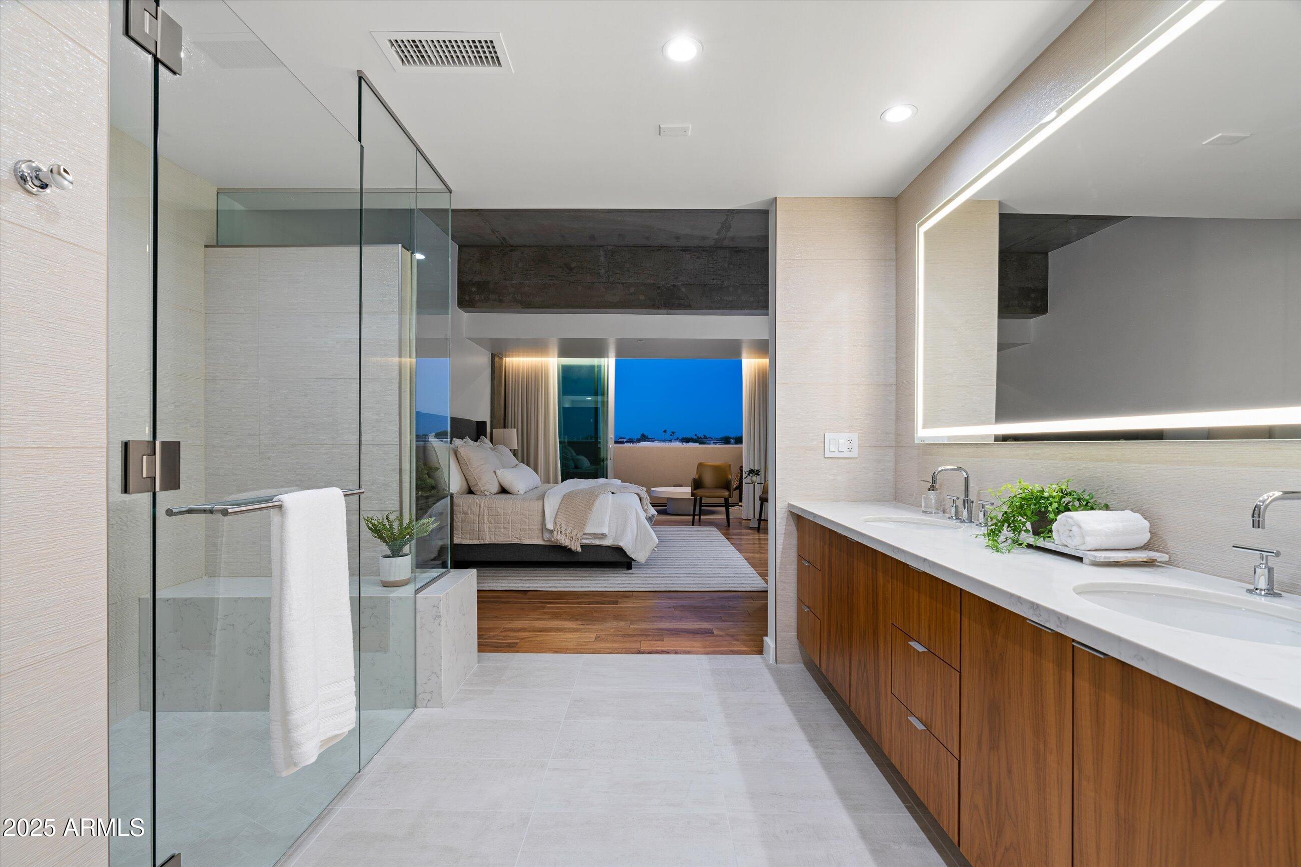 5455 E LINCOLN Drive 3002