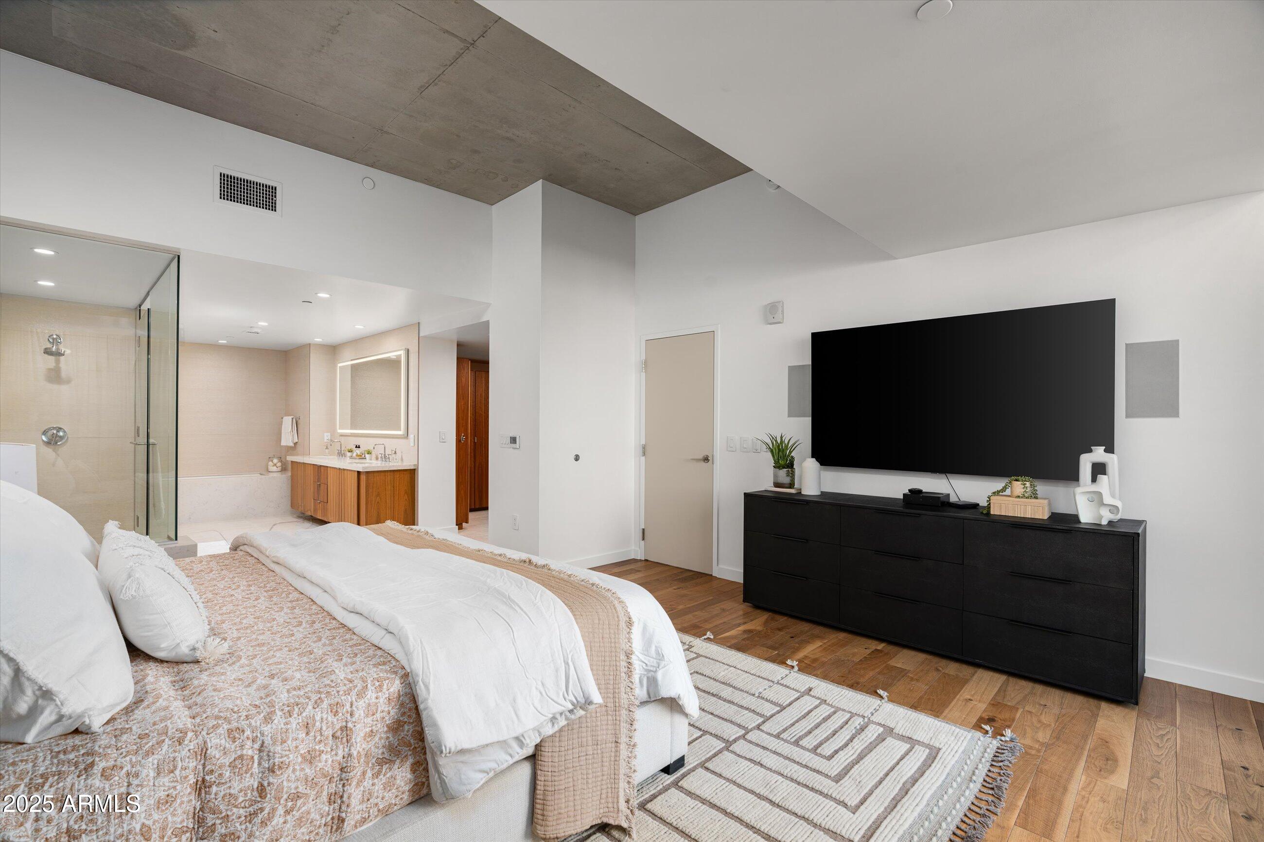 5455 E LINCOLN Drive 3002