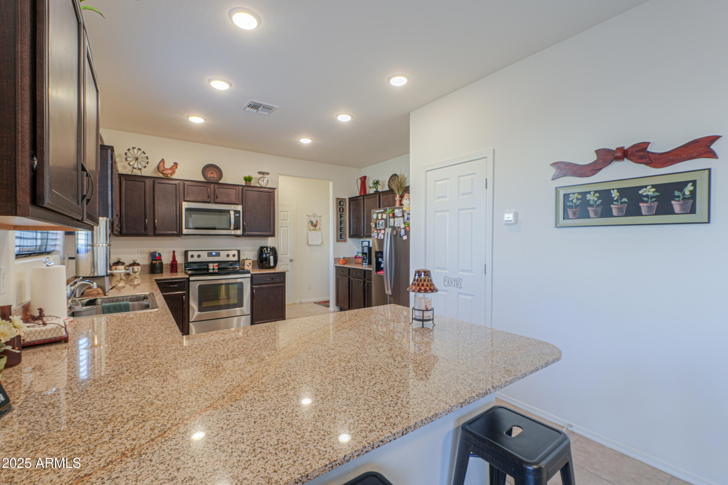 802 W JARDIN Drive