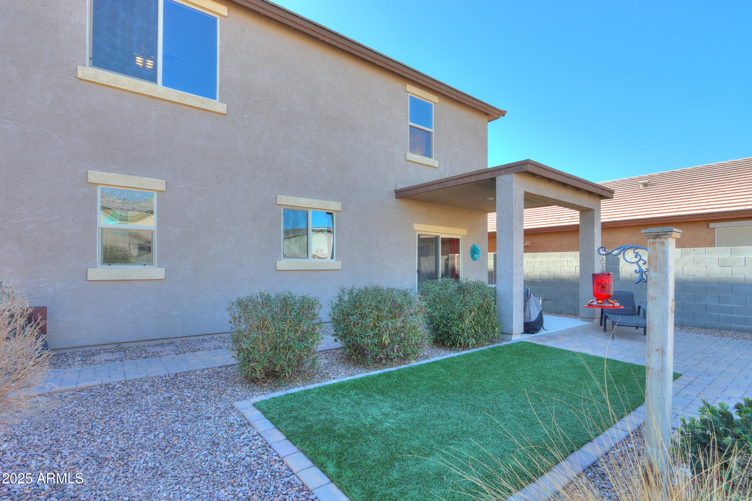 802 W JARDIN Drive