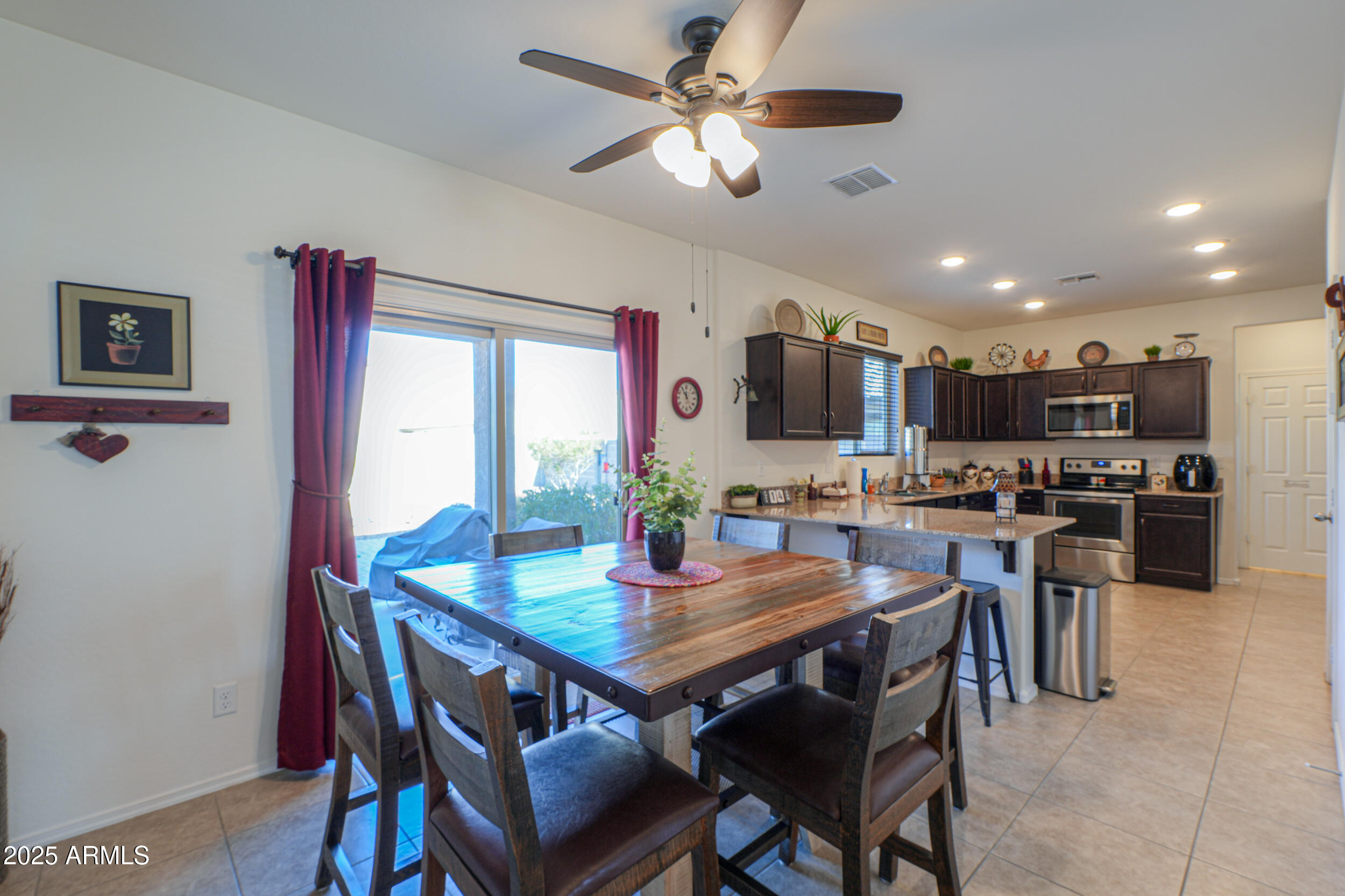 802 W JARDIN Drive