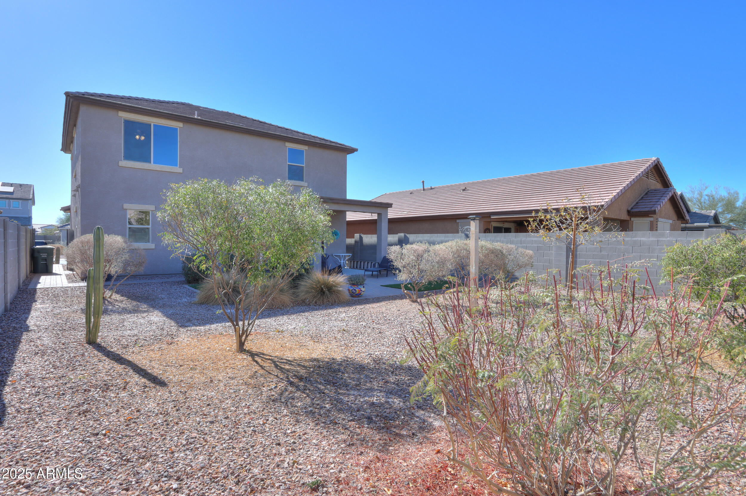 802 W JARDIN Drive