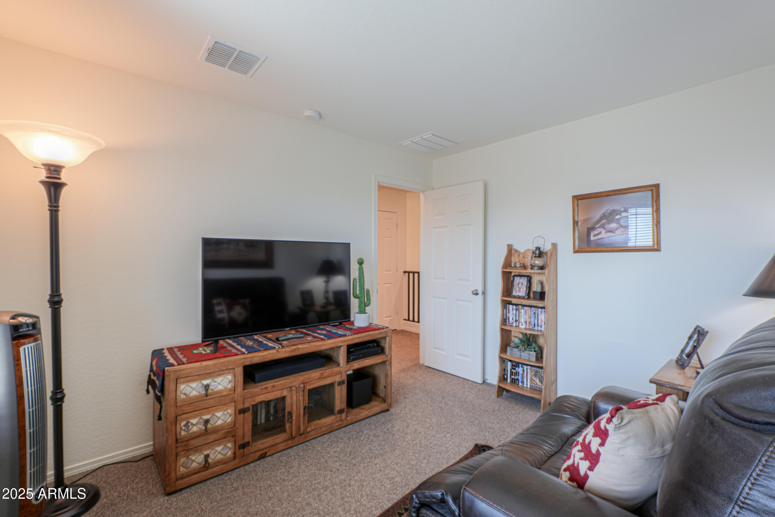 802 W JARDIN Drive