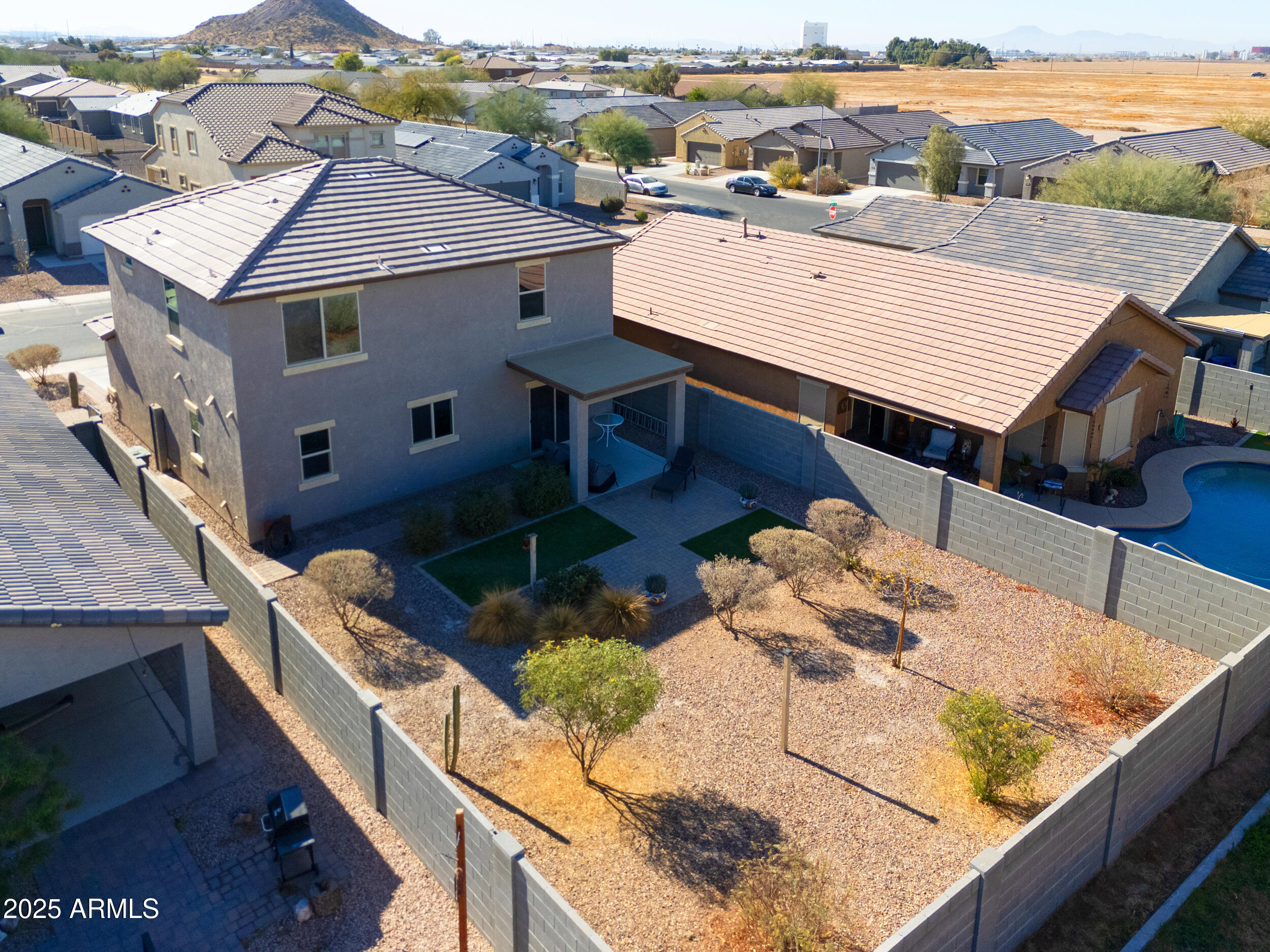 802 W JARDIN Drive