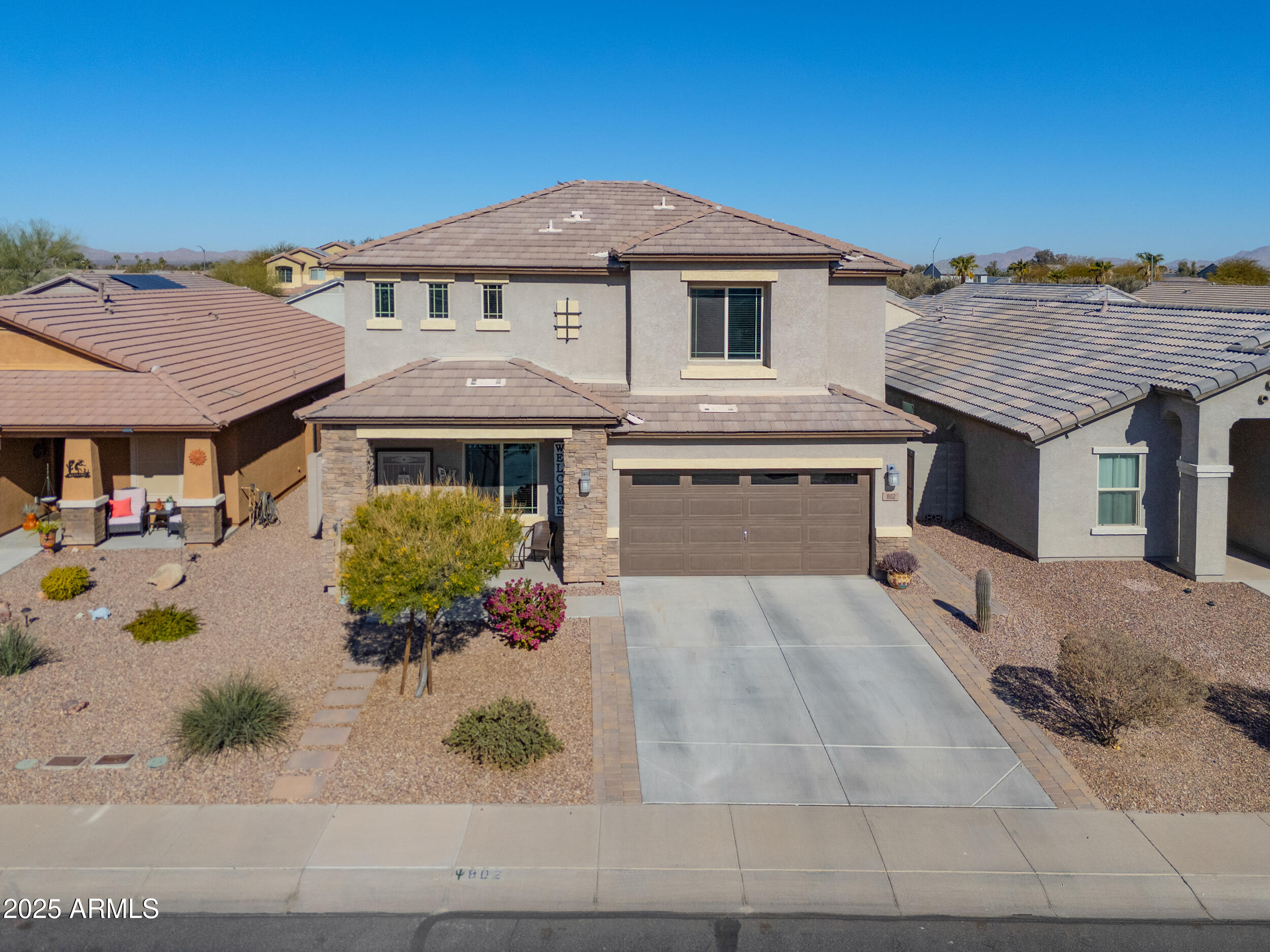 802 W JARDIN Drive
