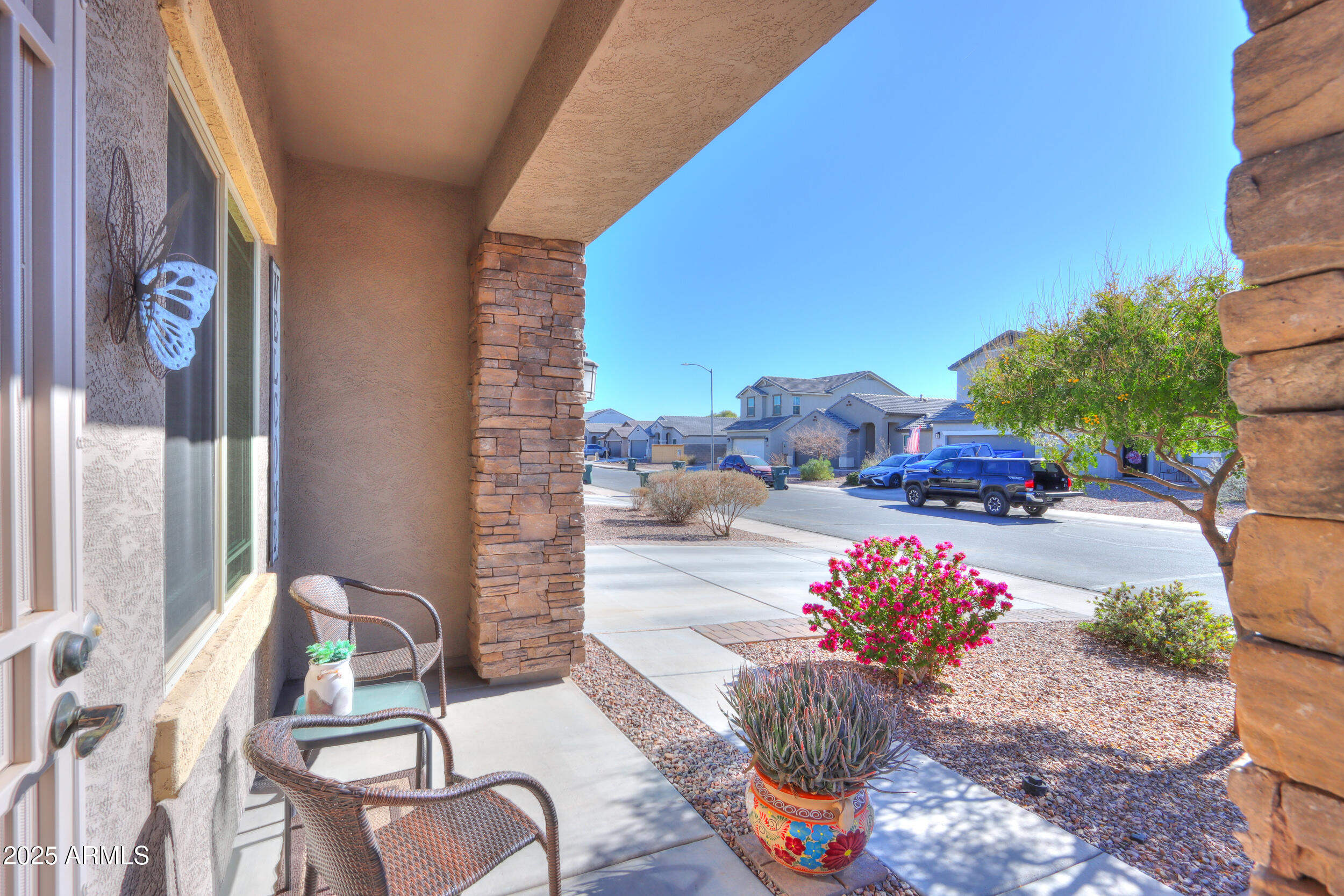 802 W JARDIN Drive