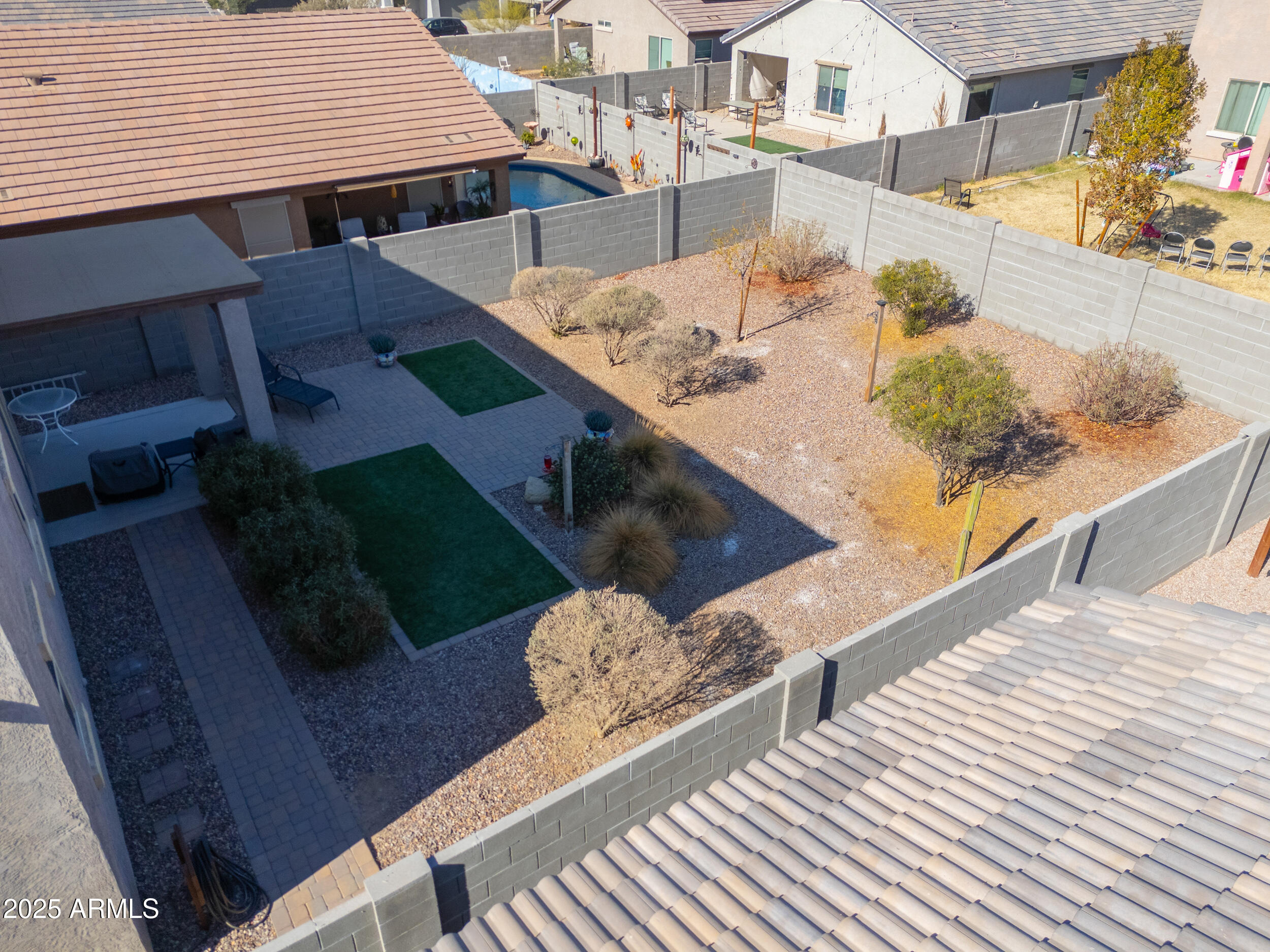 802 W JARDIN Drive