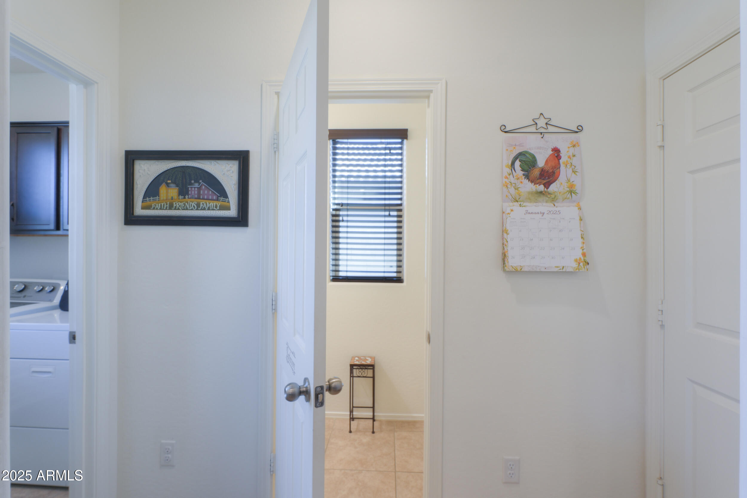 802 W JARDIN Drive