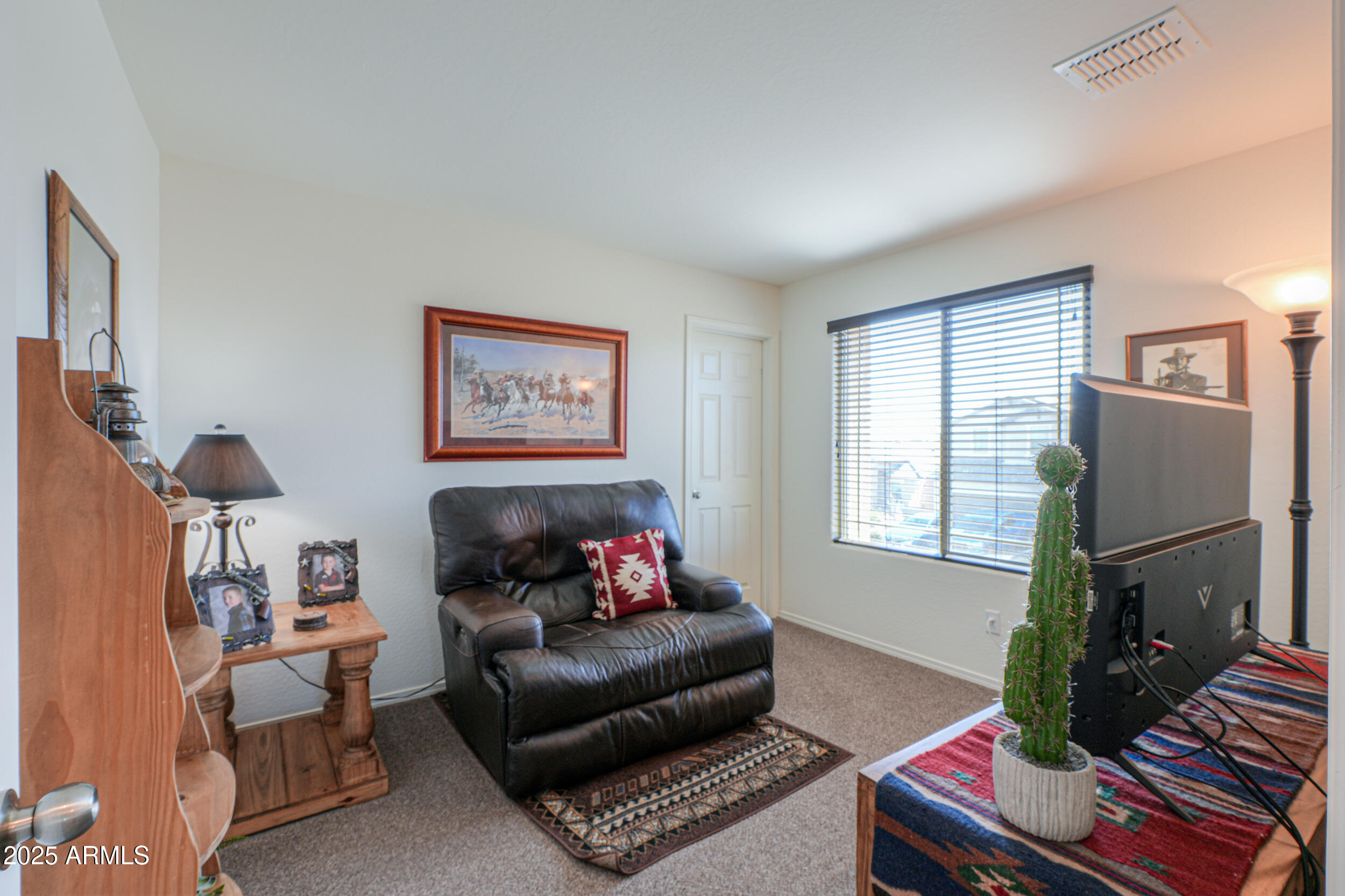802 W JARDIN Drive
