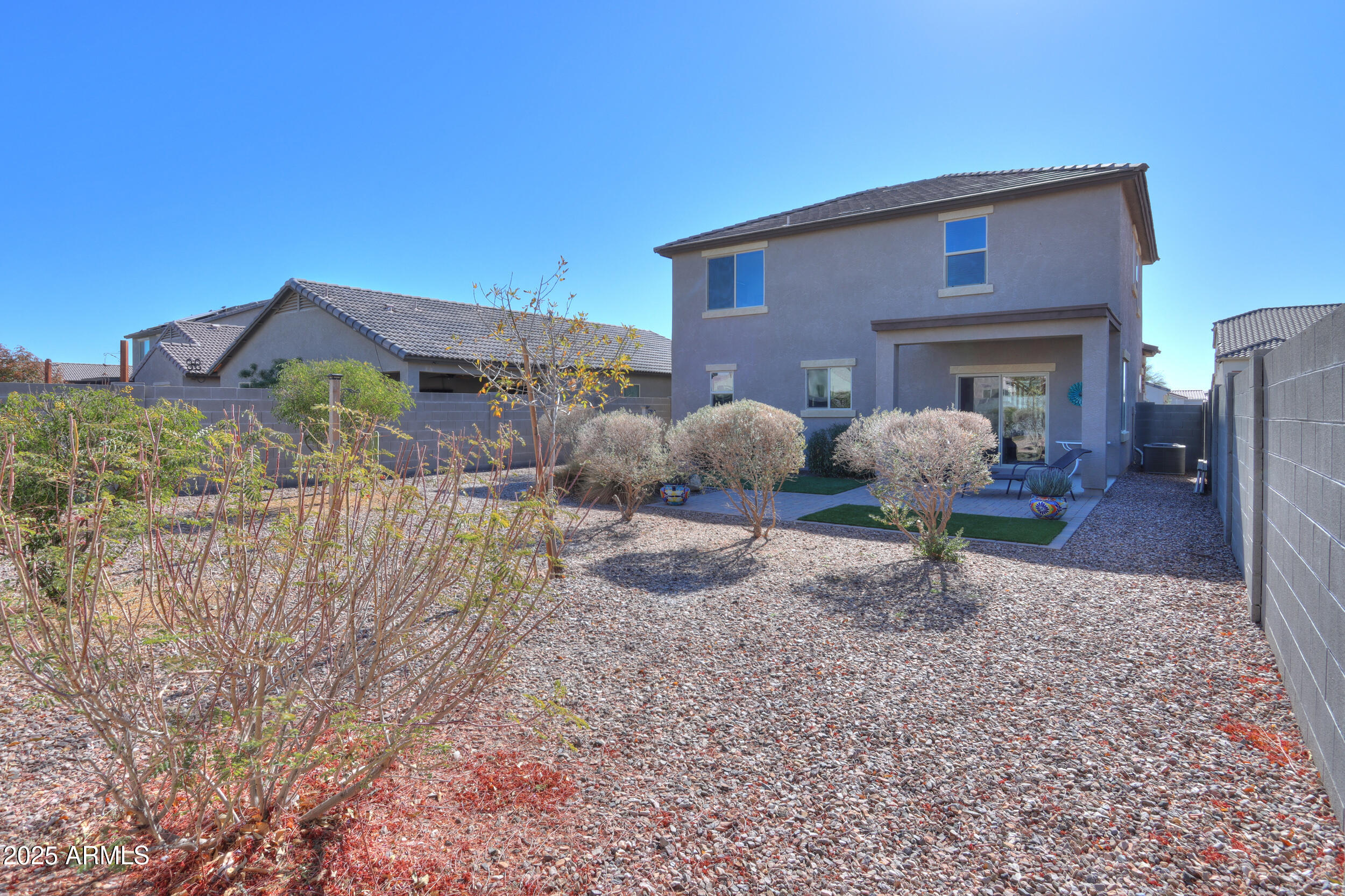 802 W JARDIN Drive