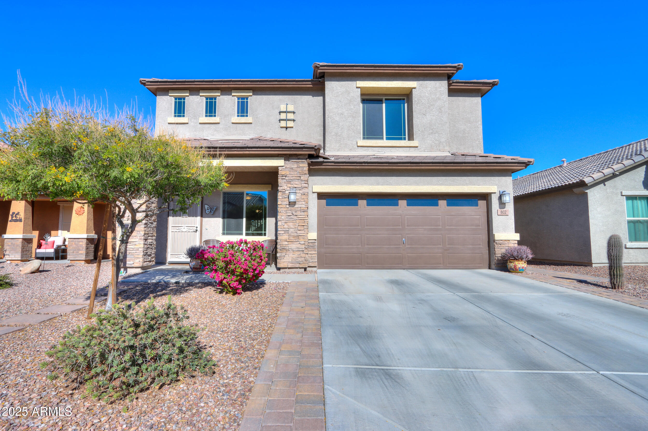 802 W JARDIN Drive