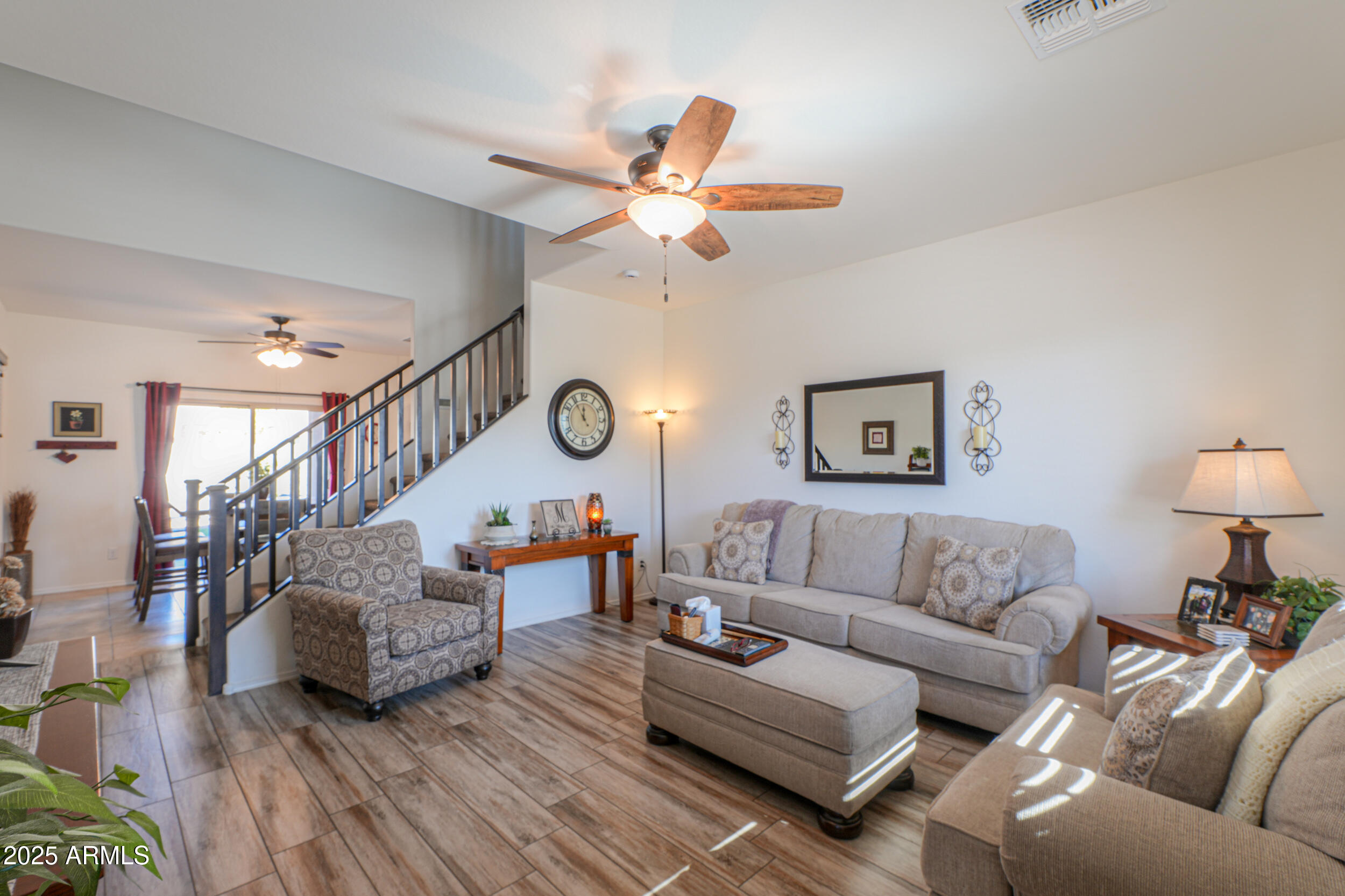 802 W JARDIN Drive
