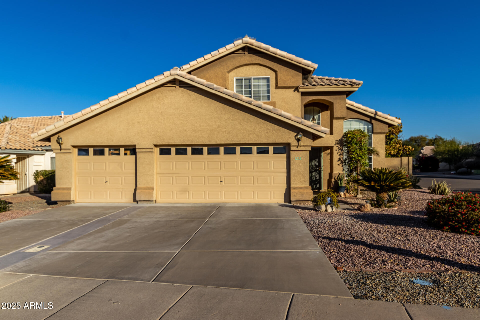 1212 E BUTLER Drive