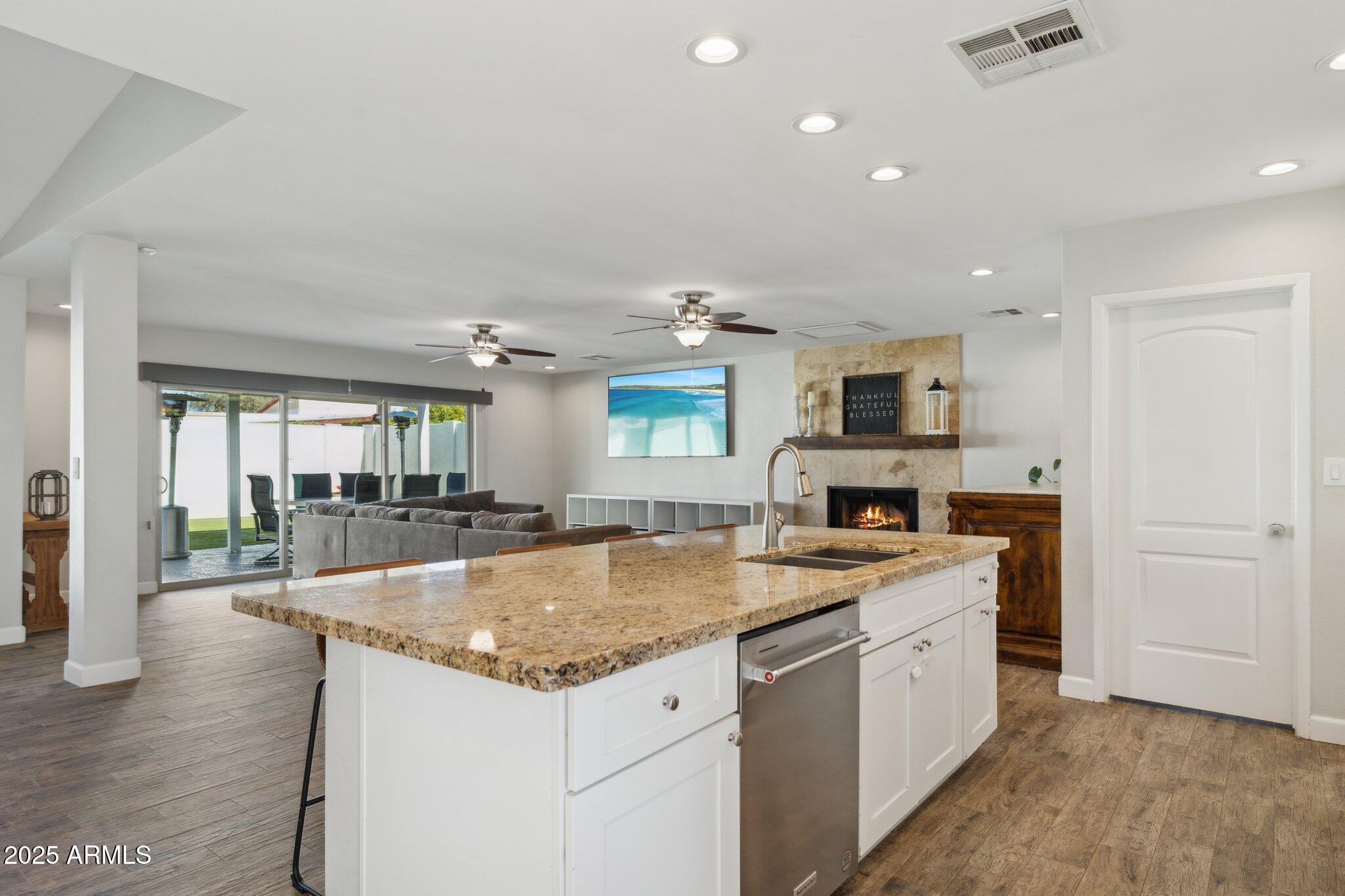 8856 E ALTADENA Avenue