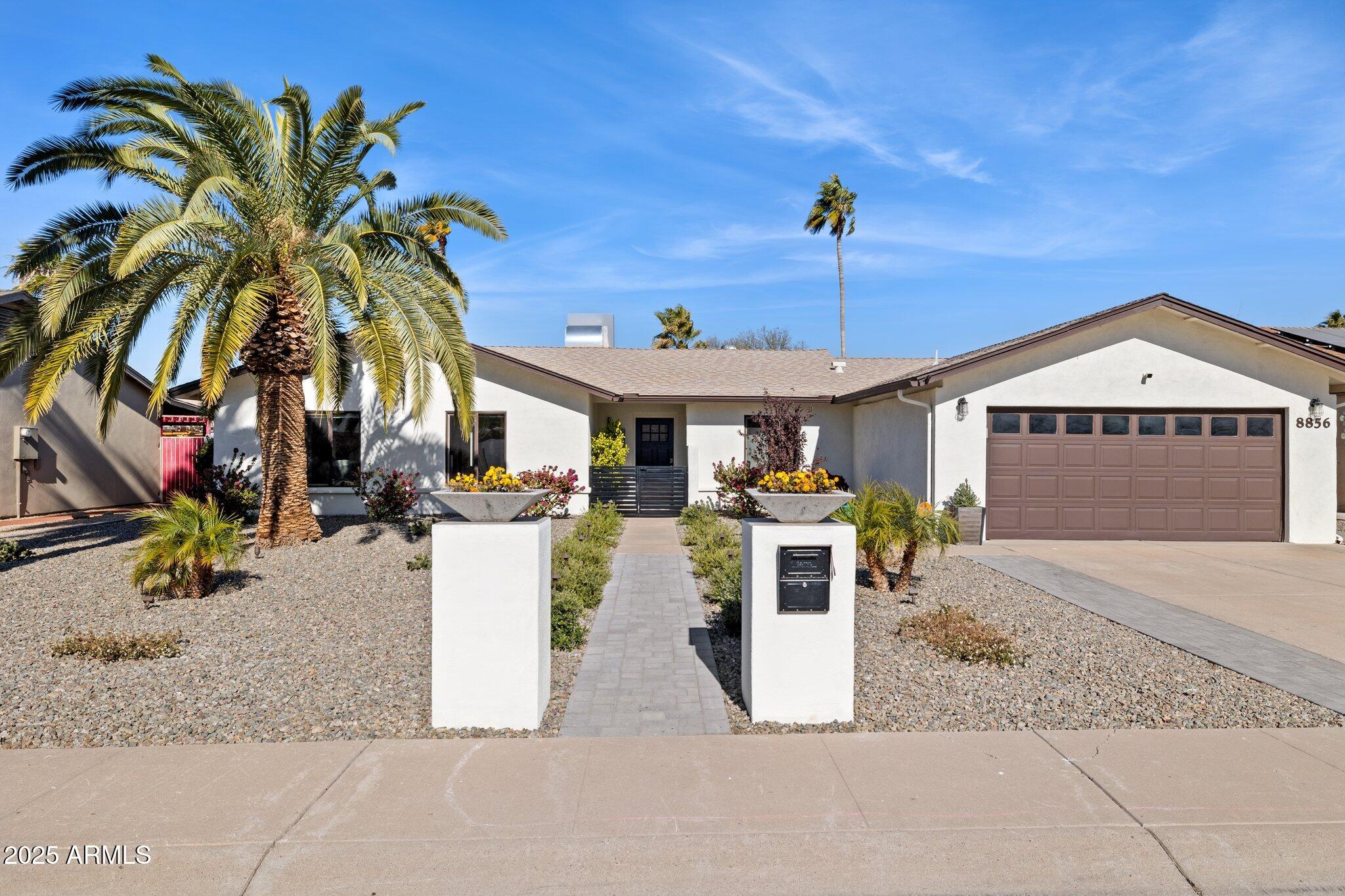 8856 E ALTADENA Avenue