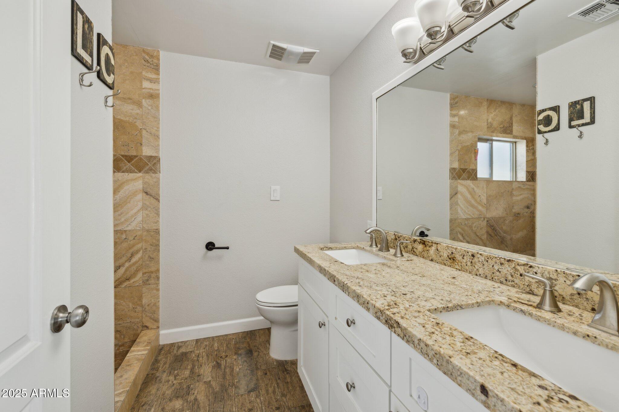 8856 E ALTADENA Avenue