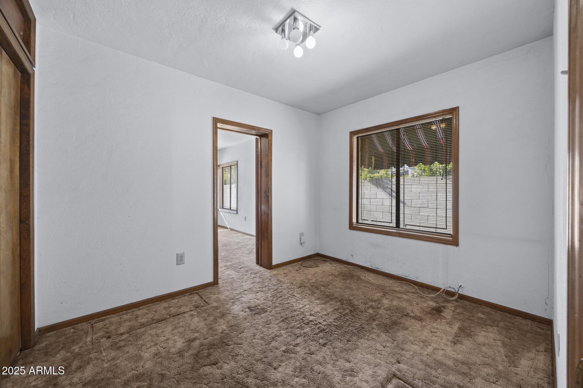 27 W Lewis Avenue