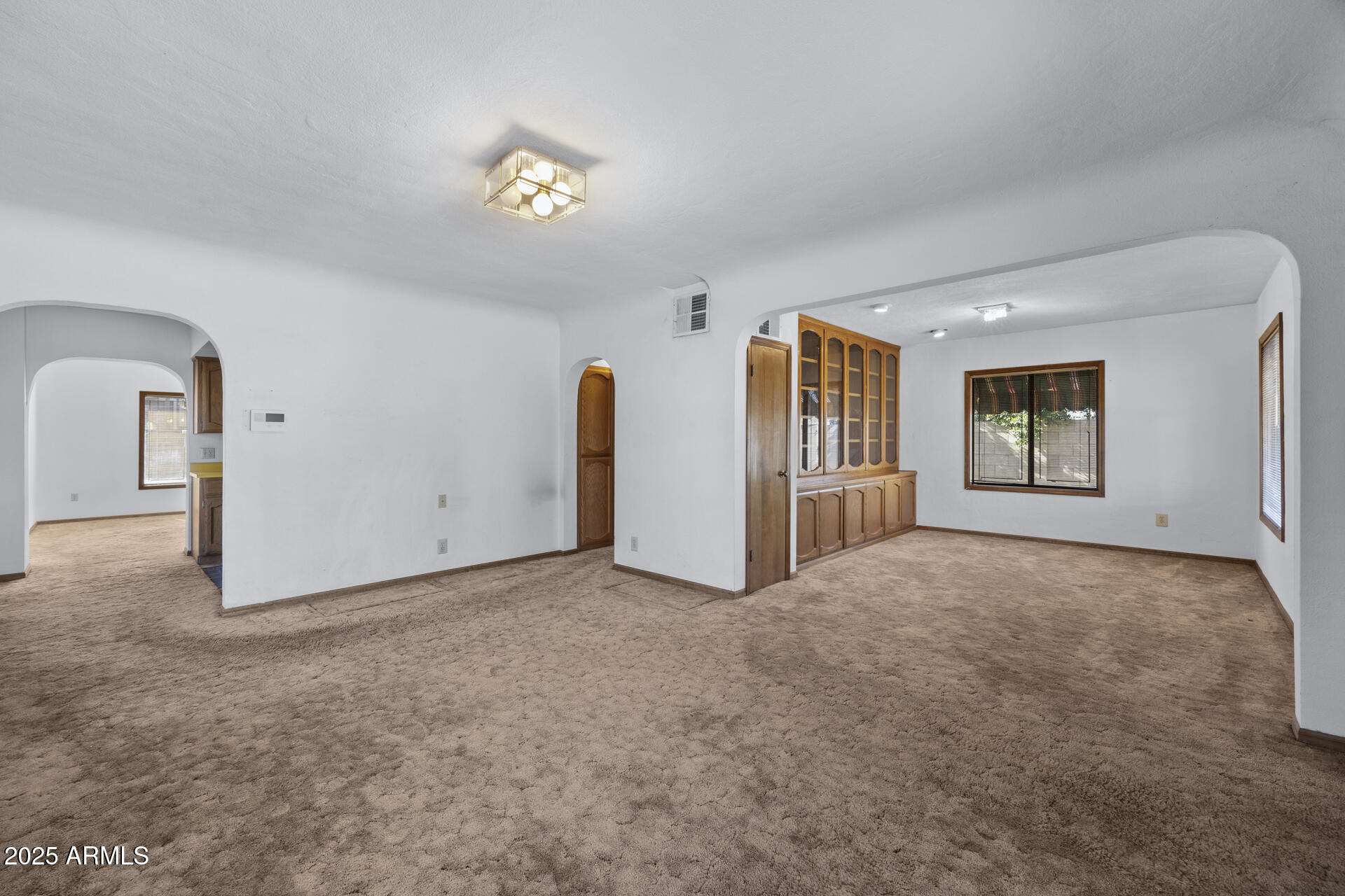27 W Lewis Avenue