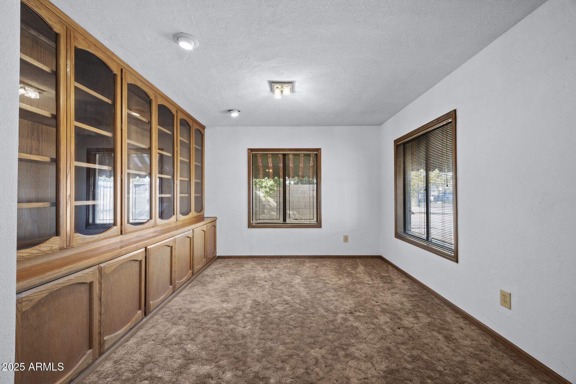 27 W Lewis Avenue