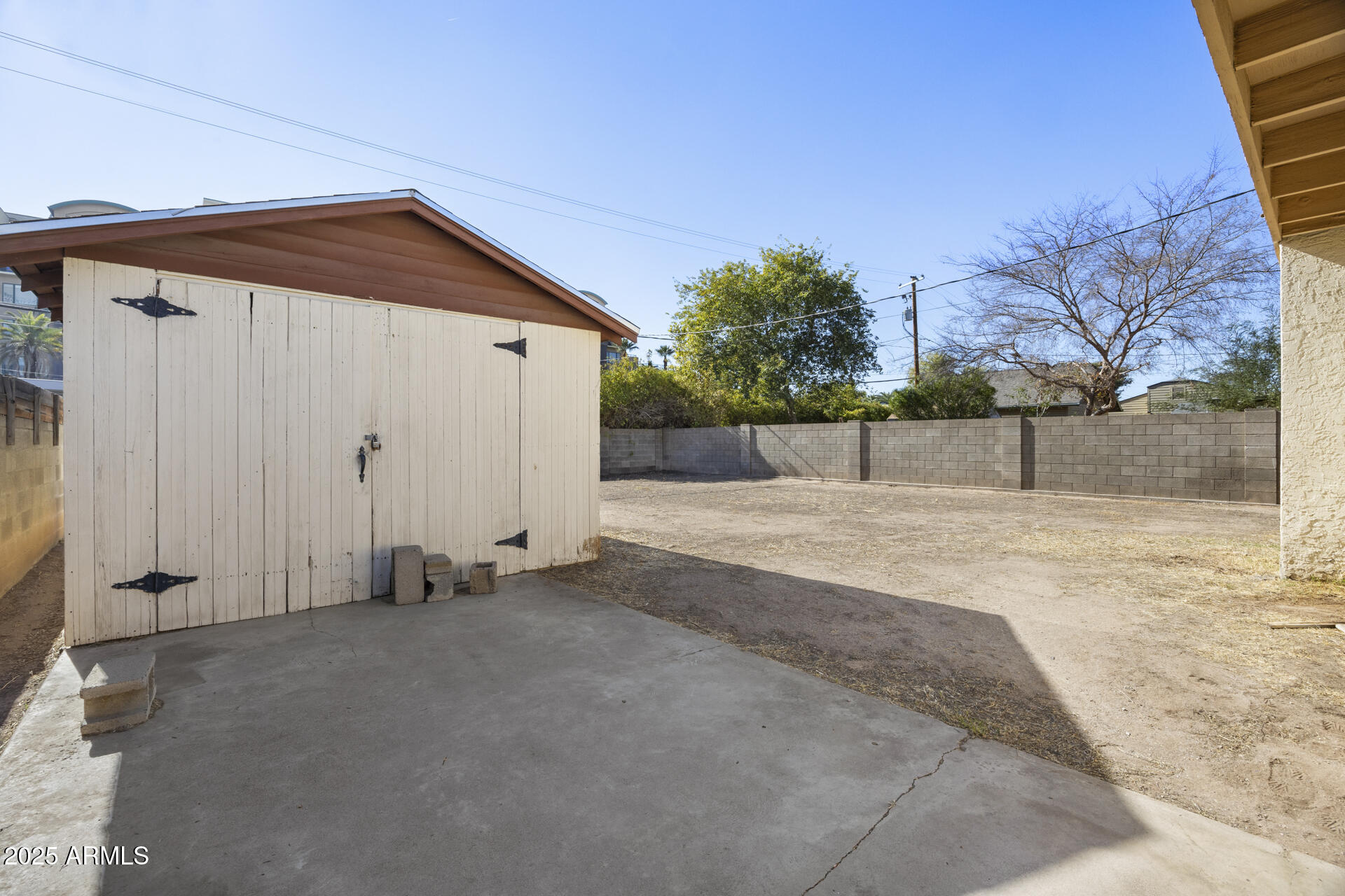 27 W Lewis Avenue