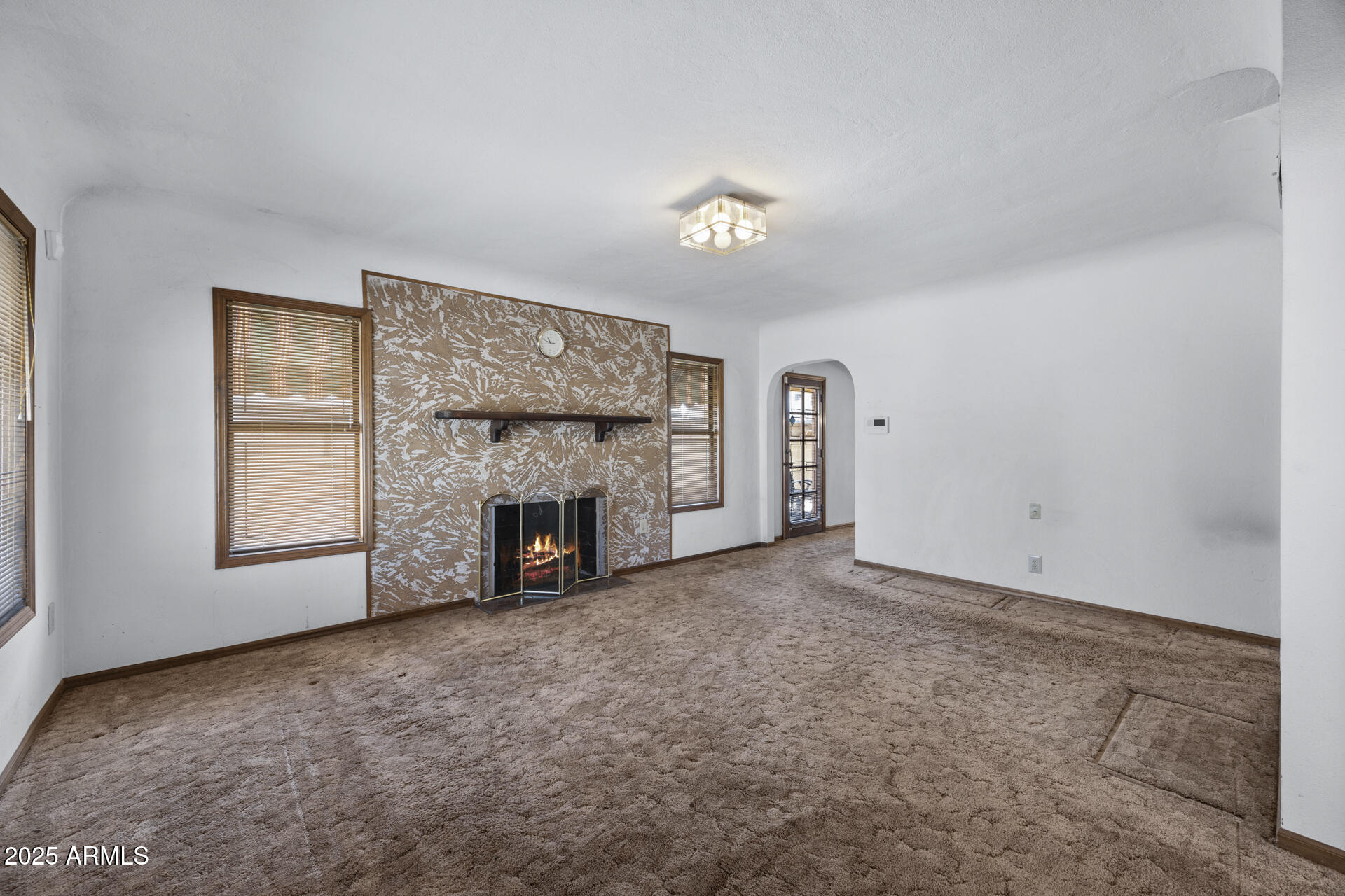 27 W Lewis Avenue