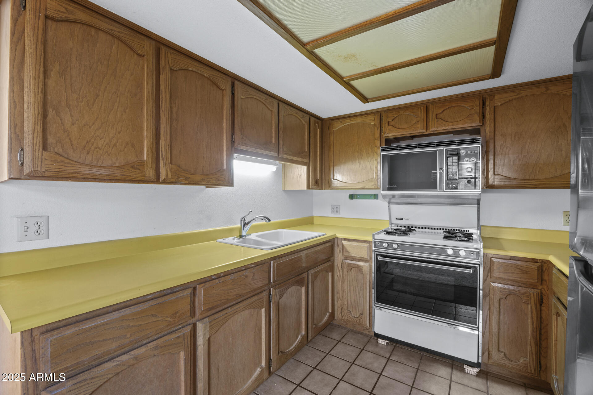 27 W Lewis Avenue