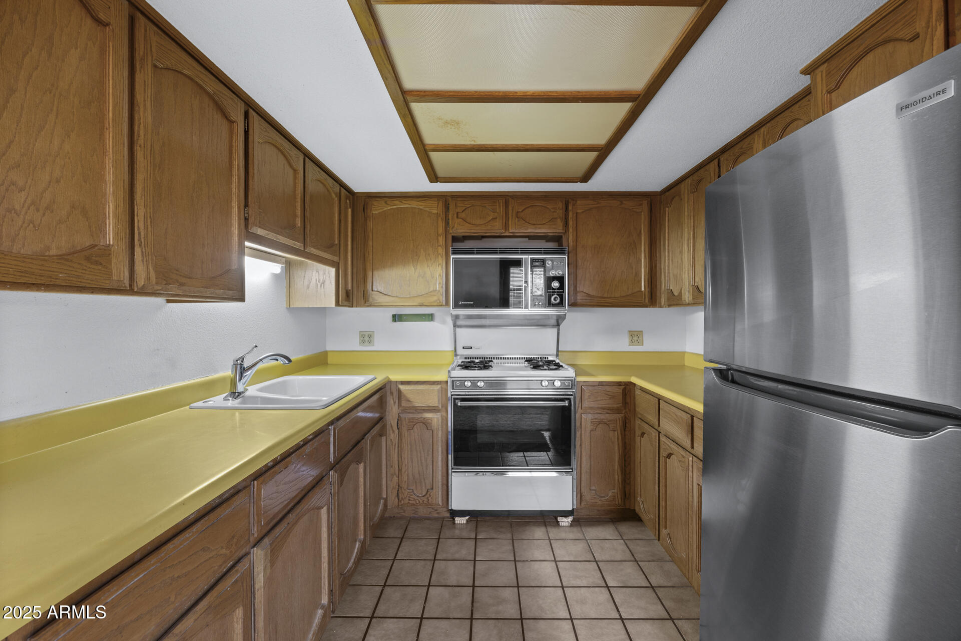 27 W Lewis Avenue