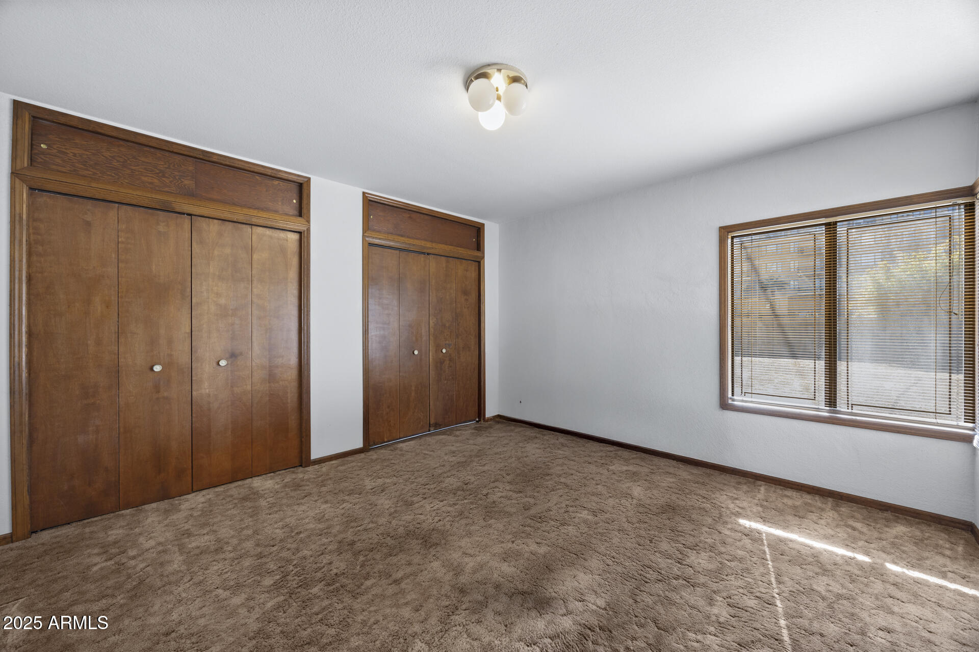 27 W Lewis Avenue