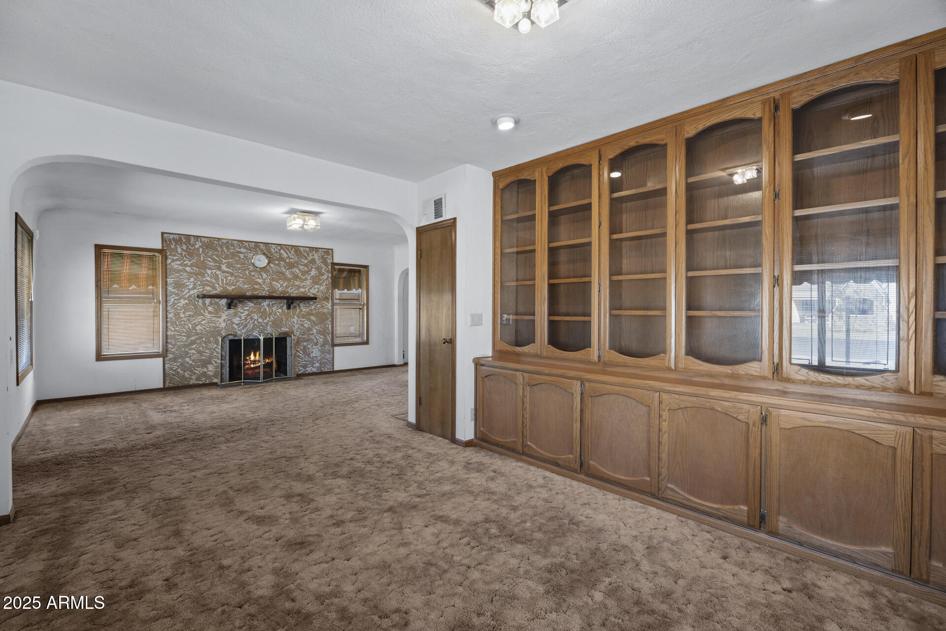 27 W Lewis Avenue