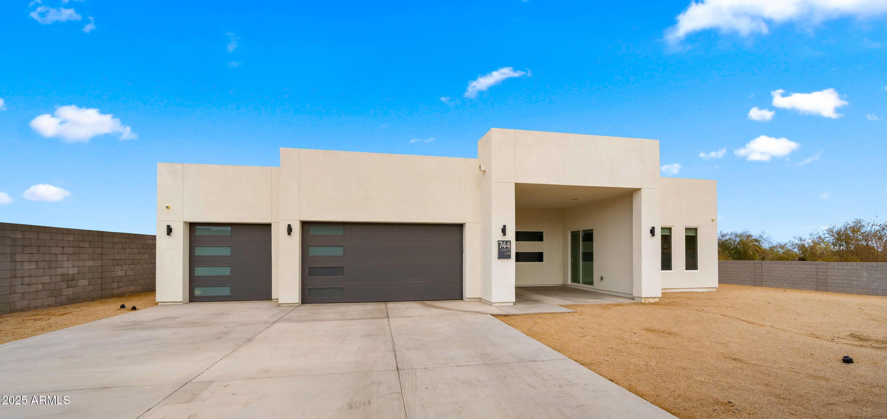 744 E Desert Lane