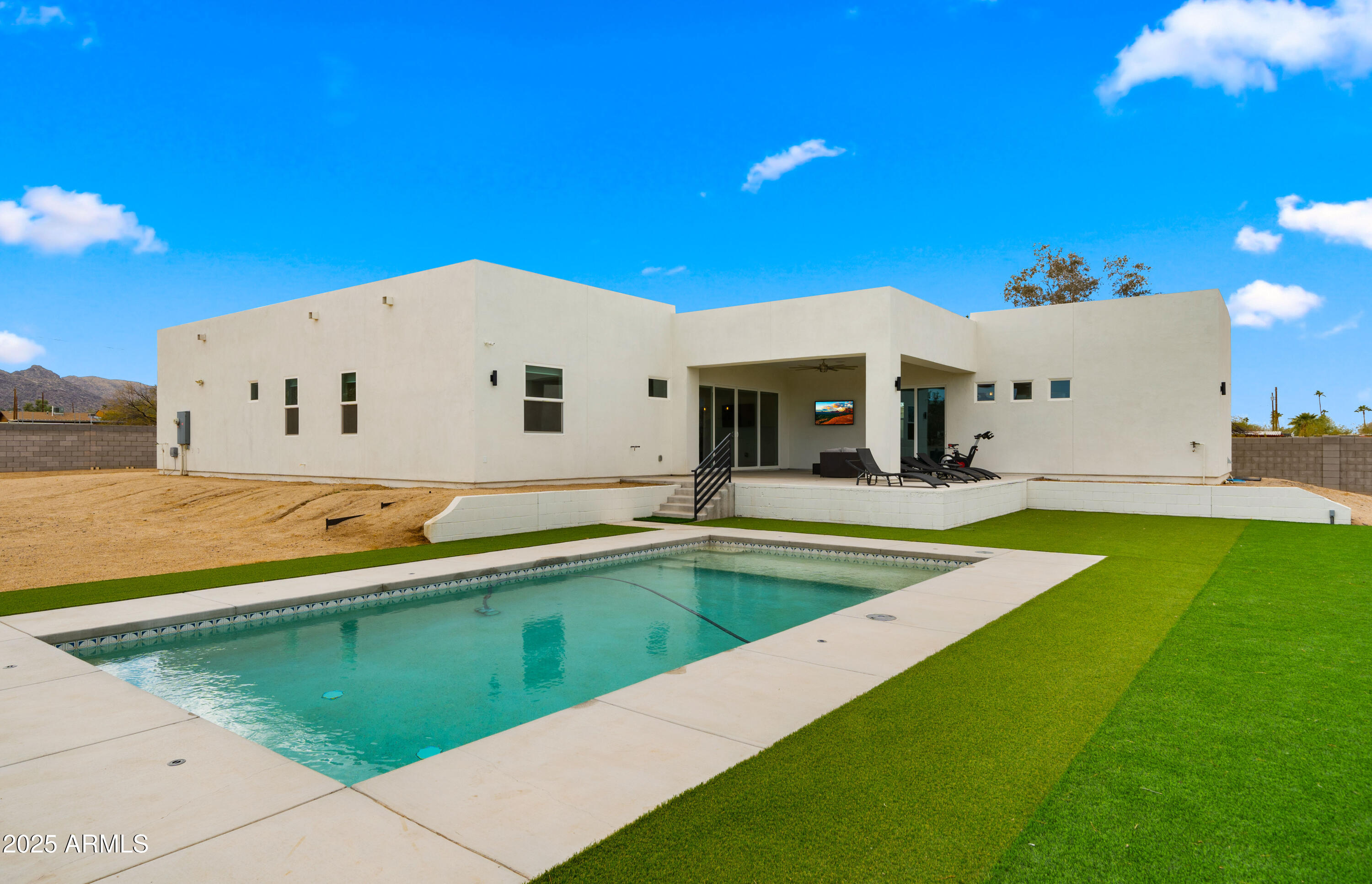 744 E Desert Lane
