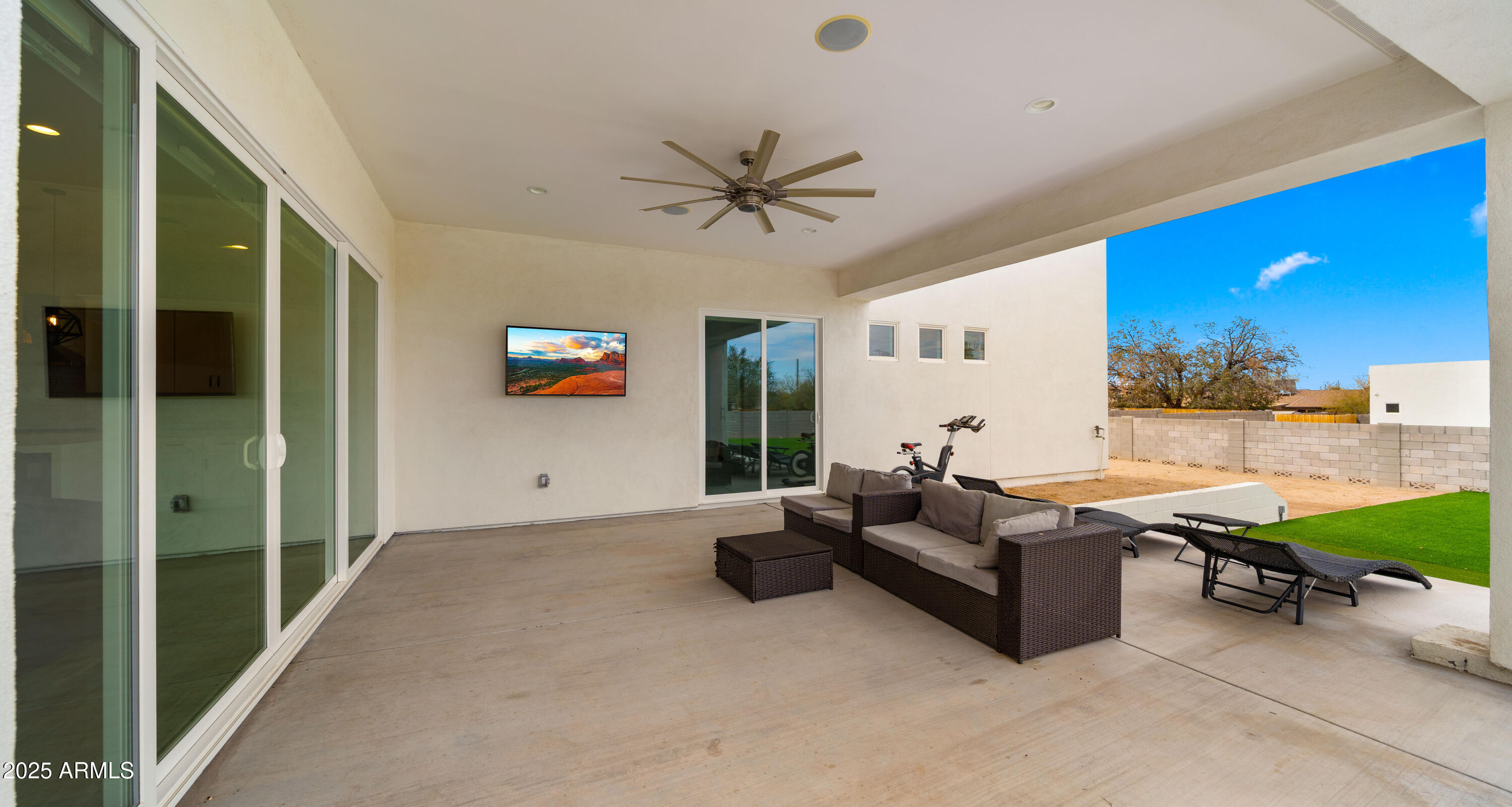 744 E Desert Lane
