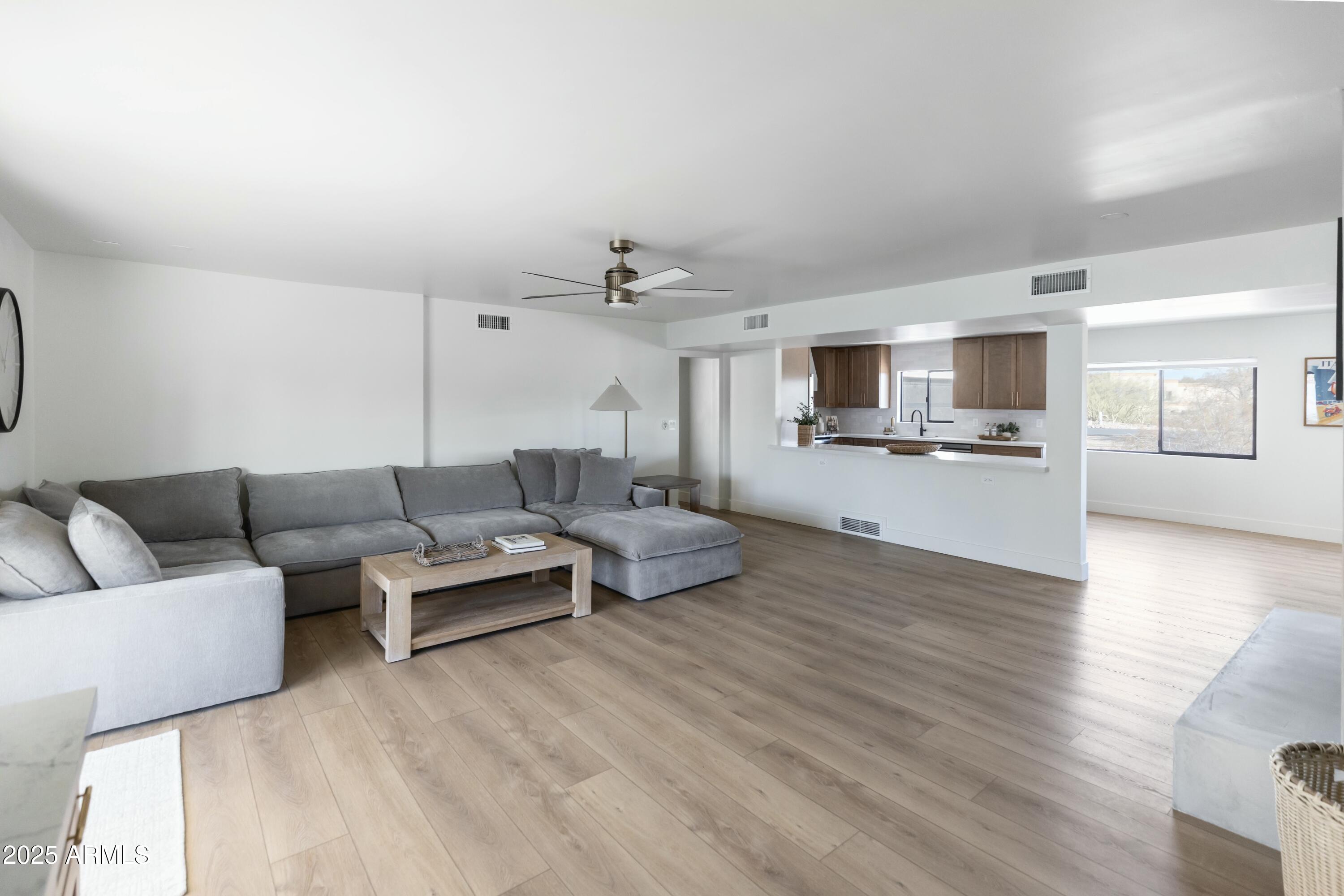 6516 N 43RD Place