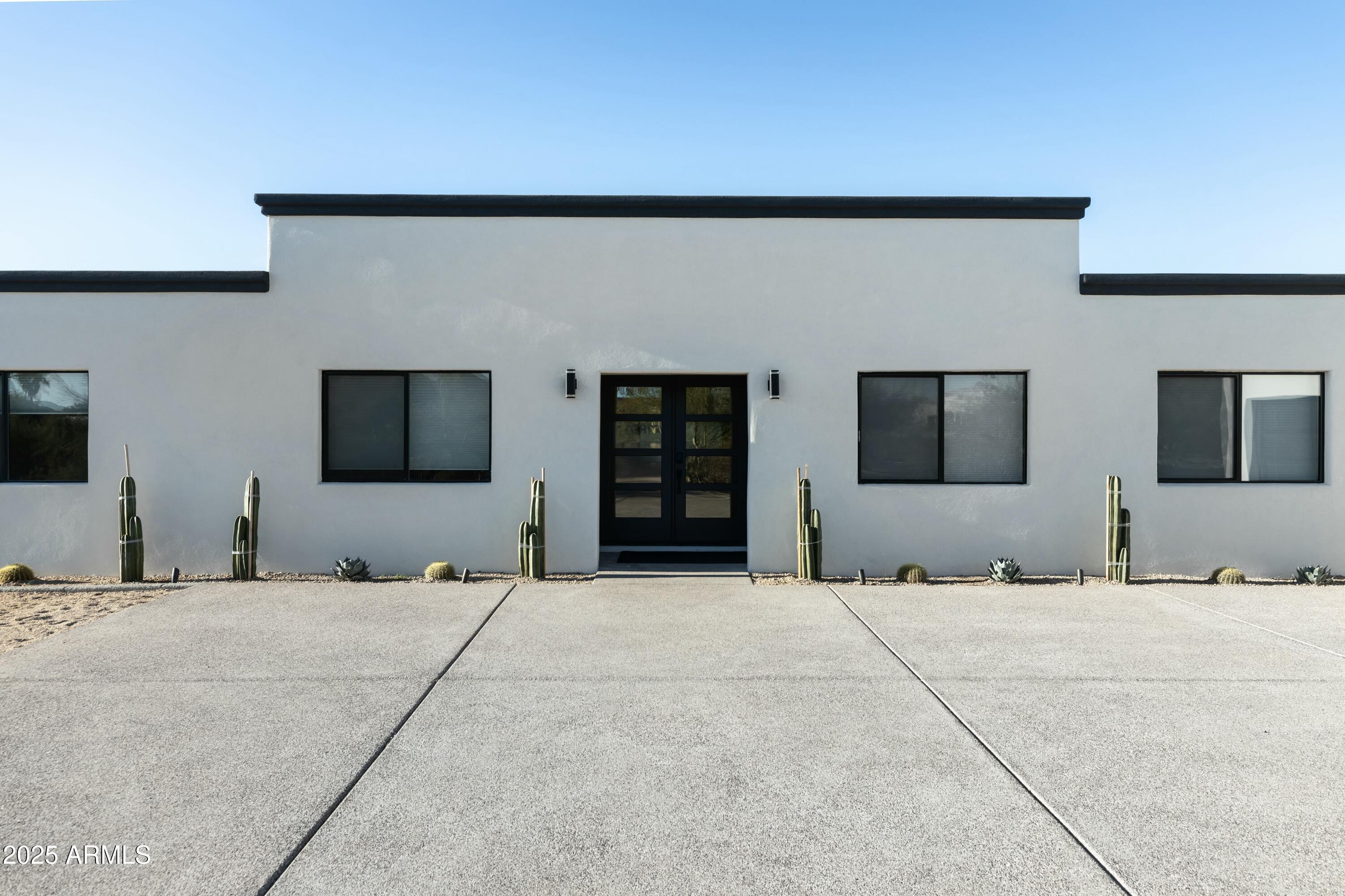 6516 N 43RD Place