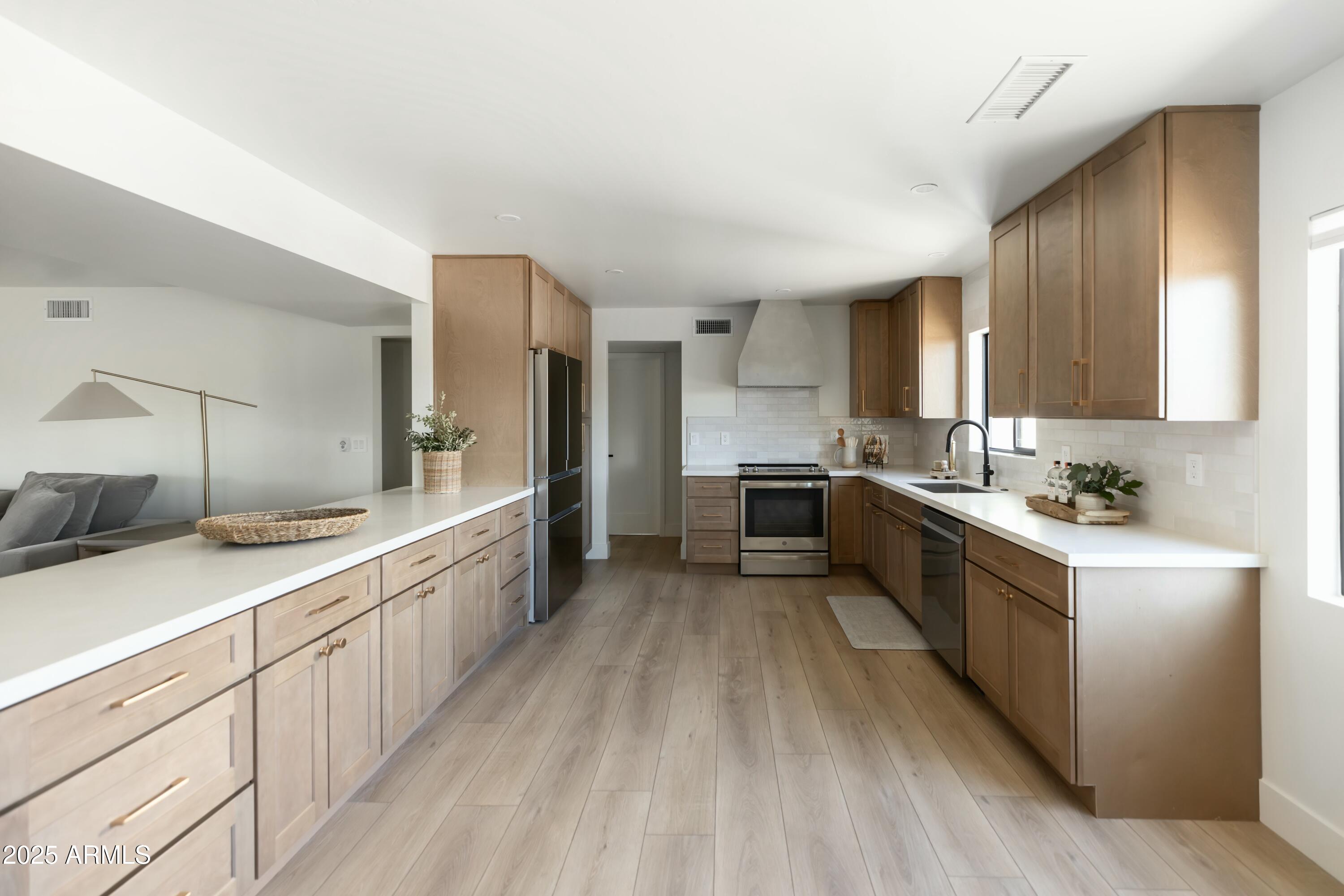 6516 N 43RD Place