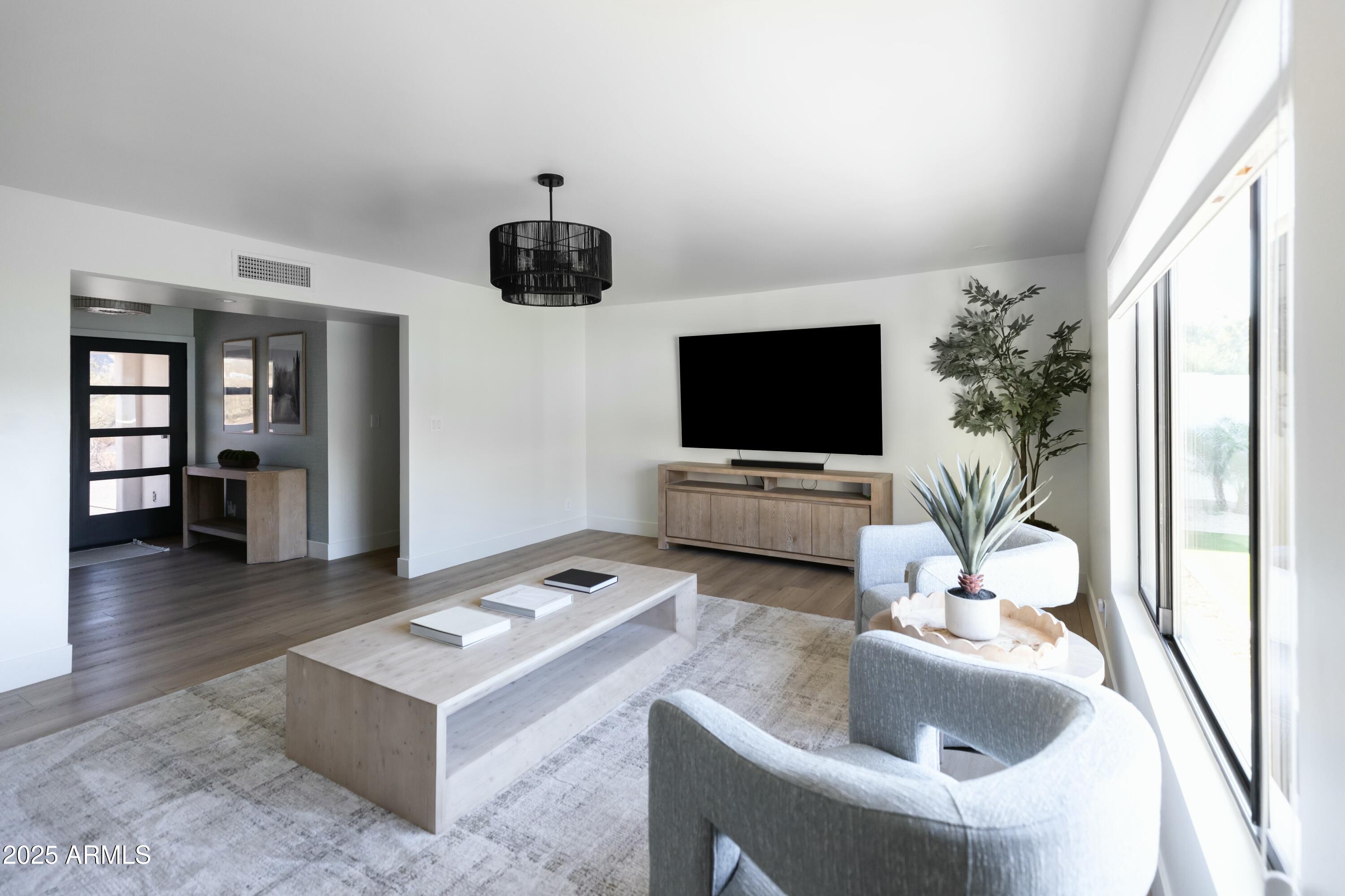 6516 N 43RD Place